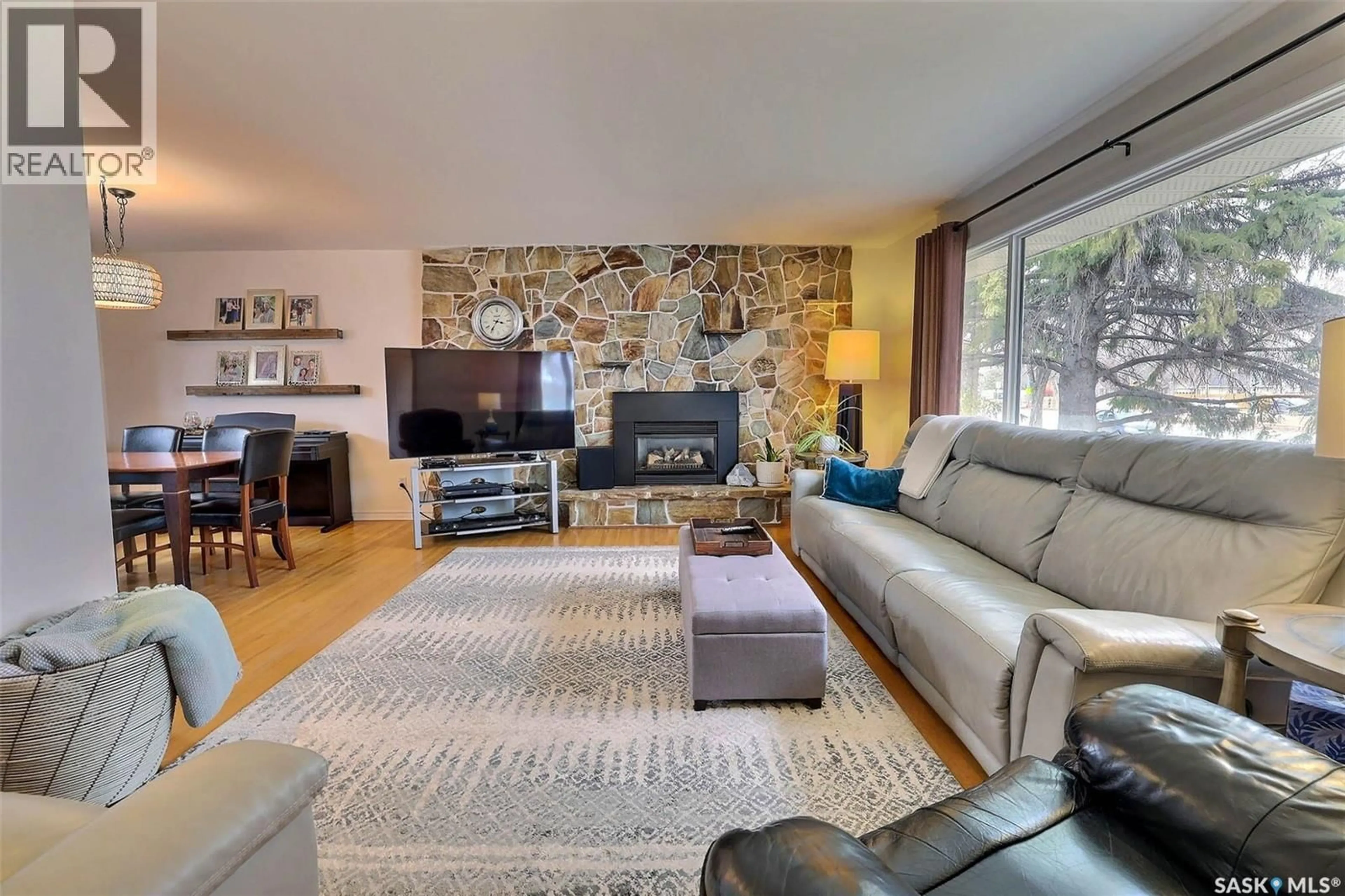 Living room with furniture, unknown for 2512 GRANT ROAD, Regina Saskatchewan S4S5E6