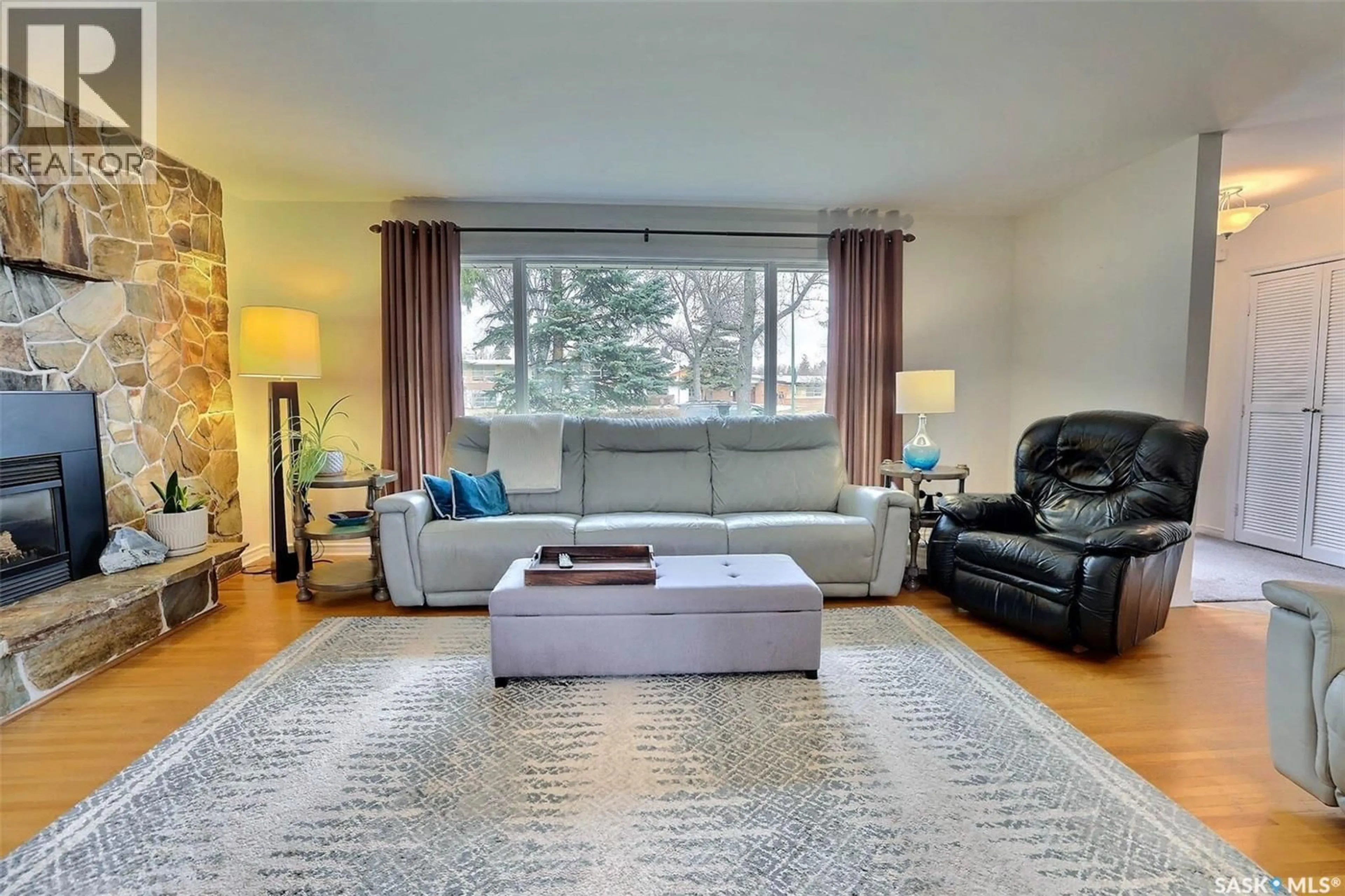 Living room with furniture, unknown for 2512 GRANT ROAD, Regina Saskatchewan S4S5E6