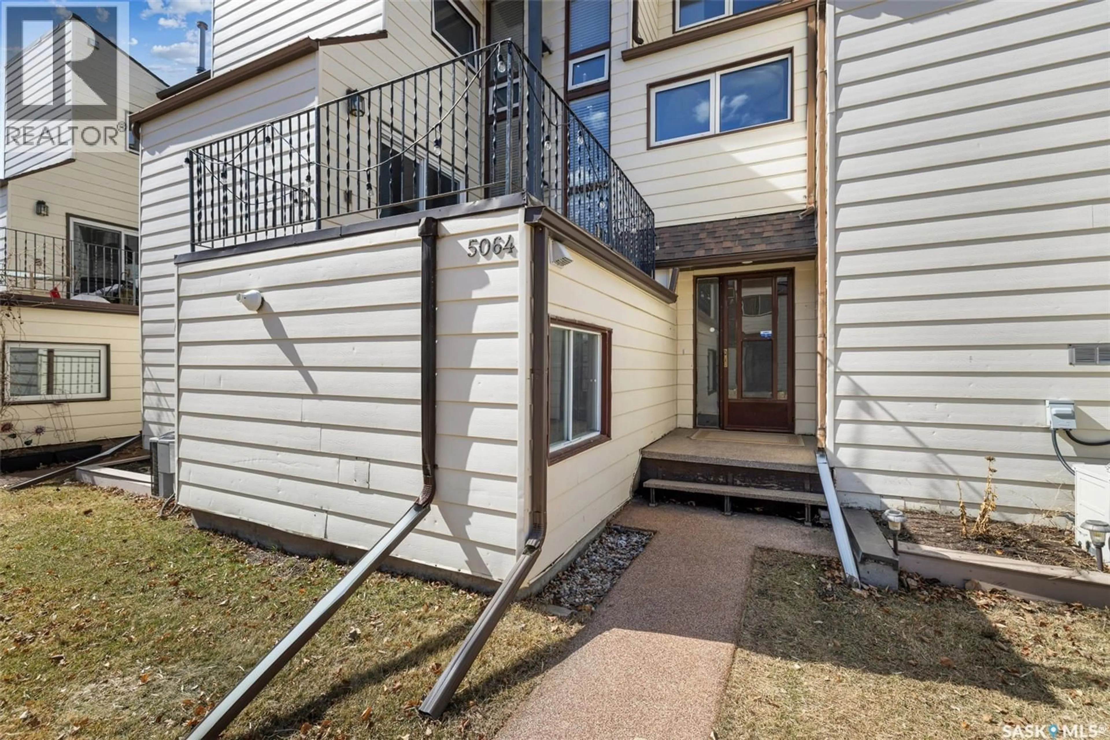 Patio, unknown for 5064 10TH AVENUE, Regina Saskatchewan S4T7P4