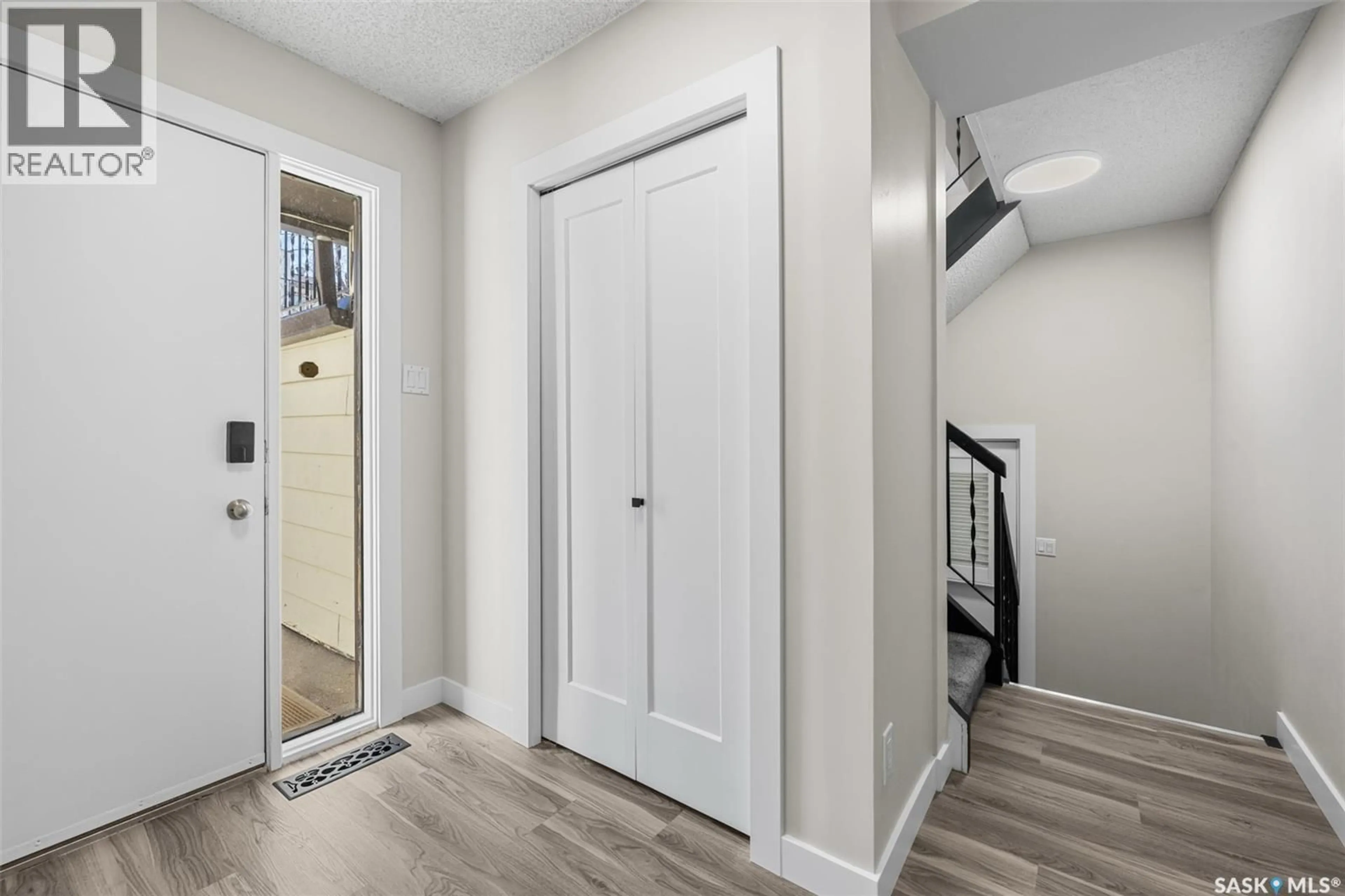 Indoor entryway for 5064 10TH AVENUE, Regina Saskatchewan S4T7P4