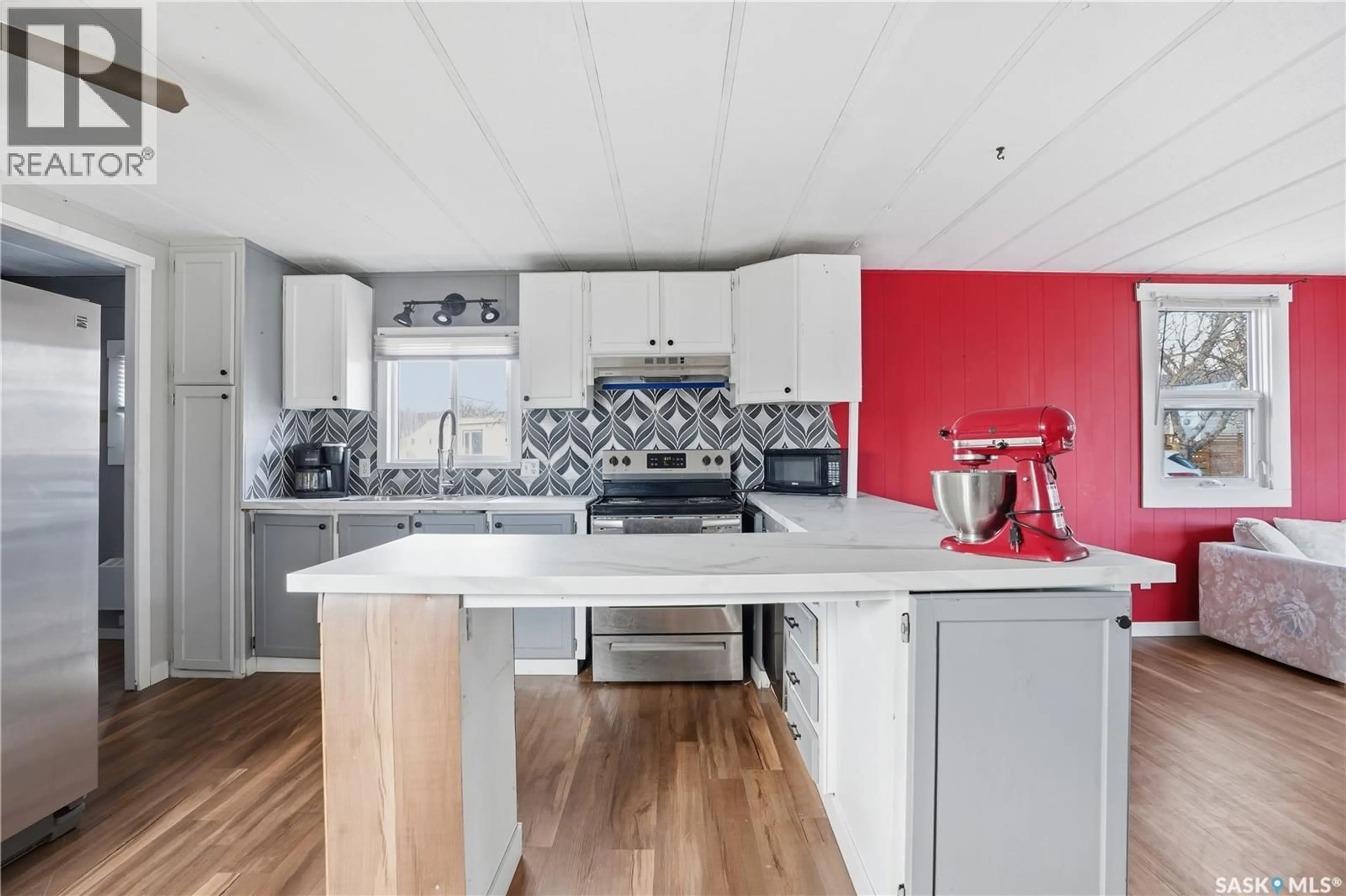 Contemporary kitchen, unknown for 124 DOGWOOD STREET, Caronport Saskatchewan S0H0S0