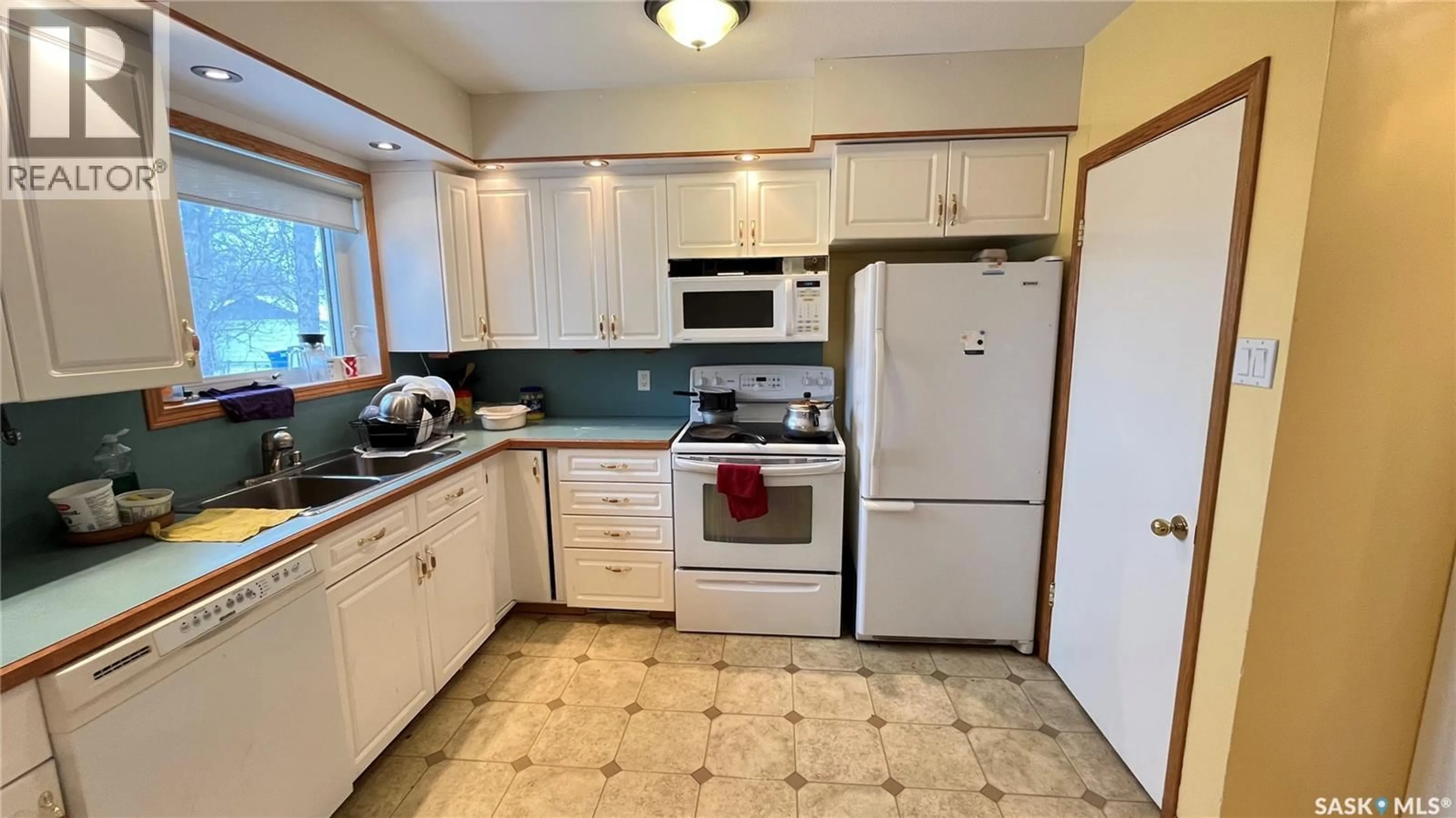 Standard kitchen, ceramic/tile floor for 209 HOOD STREET, Maple Creek Saskatchewan S0N1N0