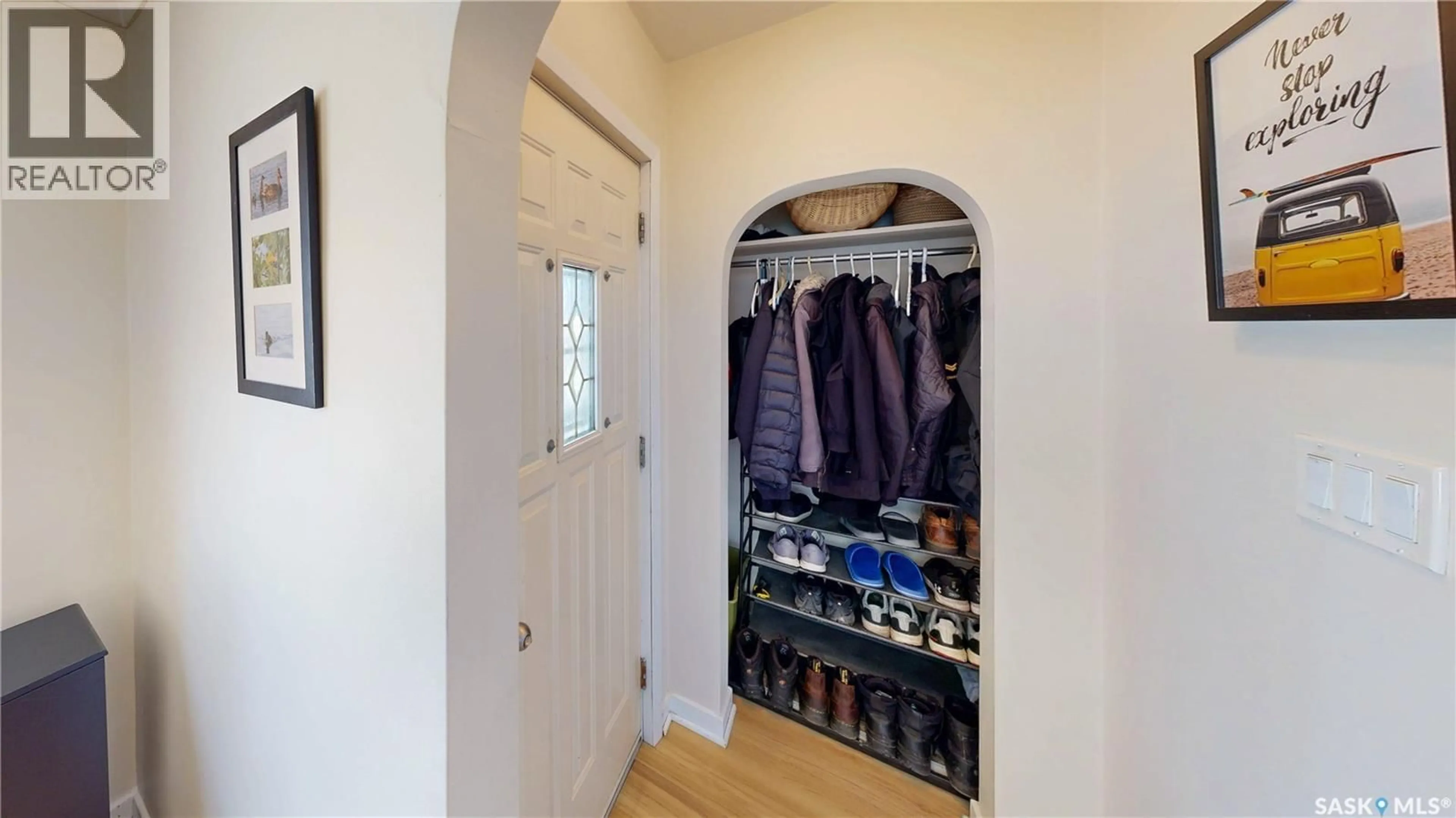 Indoor entryway for 2711 MONTREAL CRESCENT, Regina Saskatchewan S4P2W4