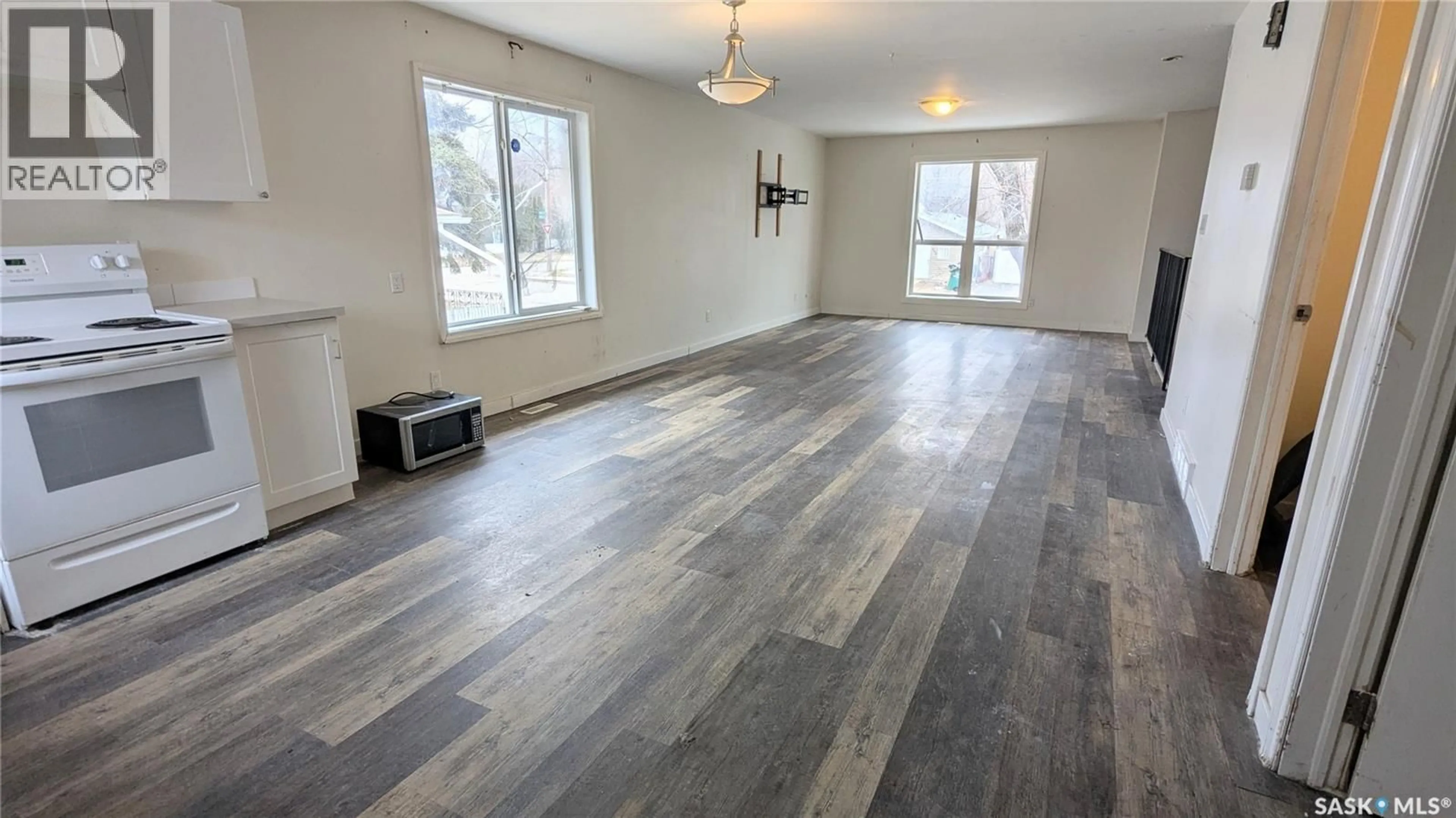 A pic of a room for 407 U AVENUE, Saskatoon Saskatchewan S7M3C4