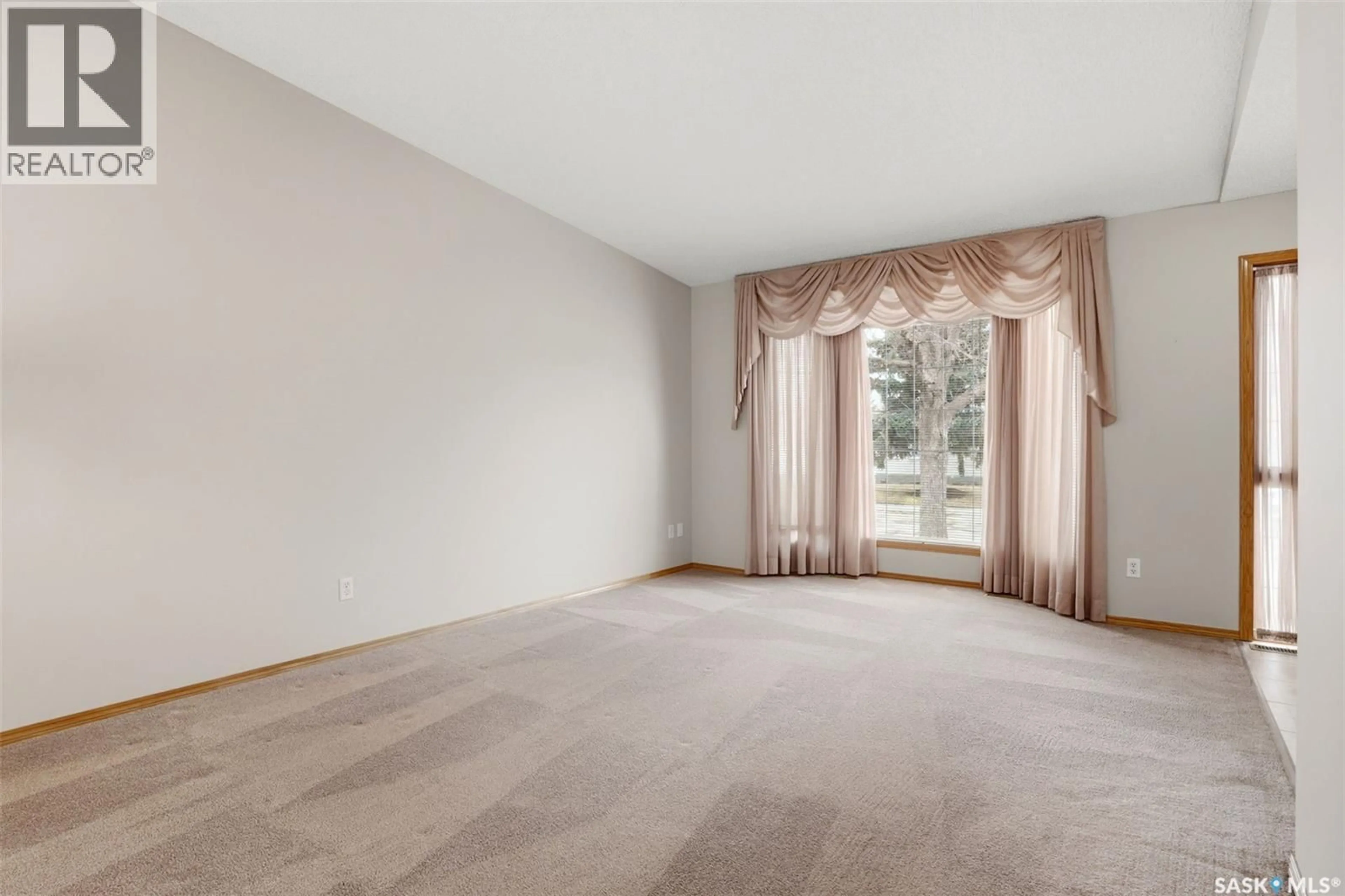 A pic of a room for 915 GARRY STREET, Regina Saskatchewan S4X2R6