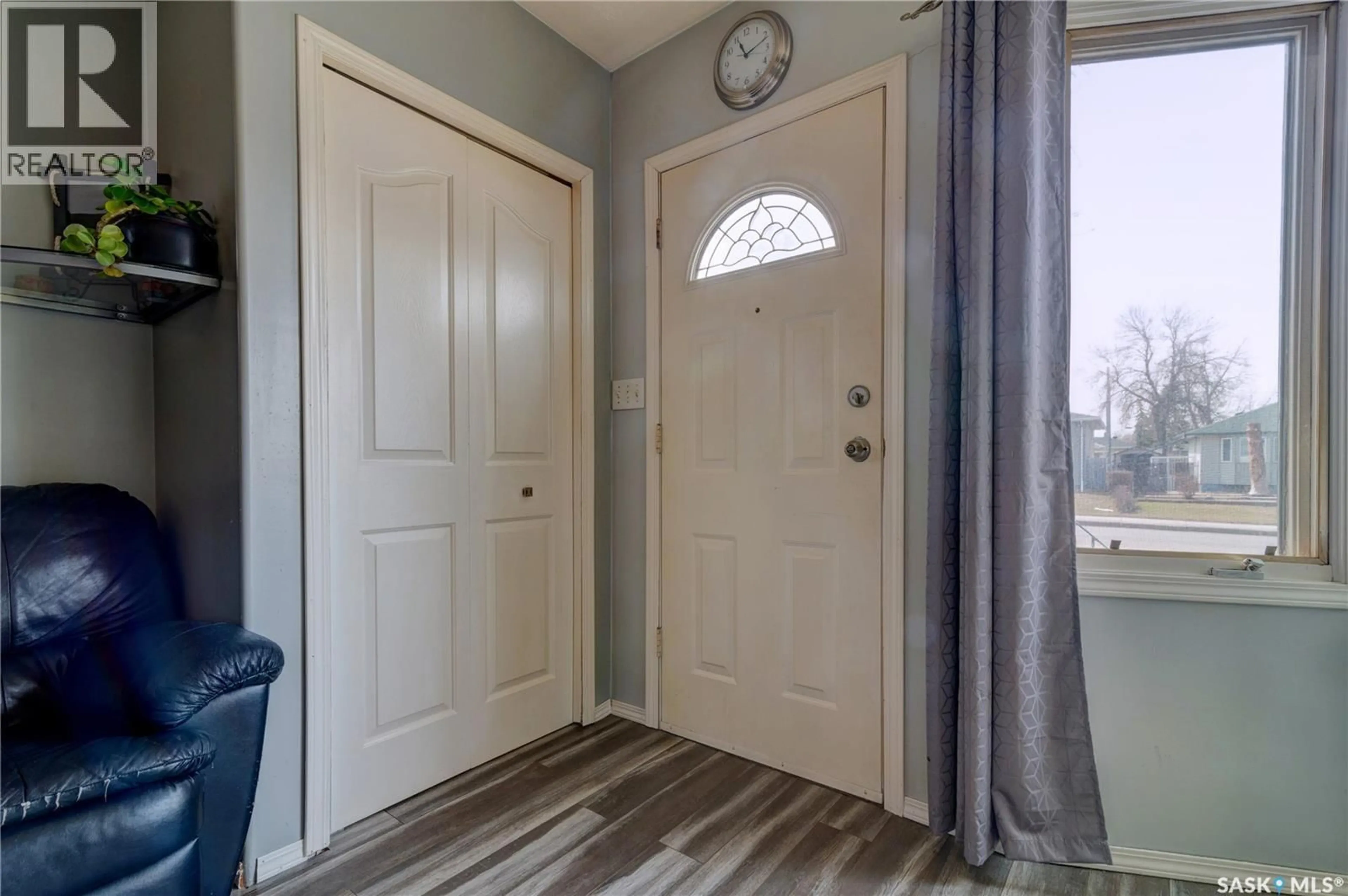 Indoor entryway for 1230 DEWDNEY AVENUE, Regina Saskatchewan S4N0E3