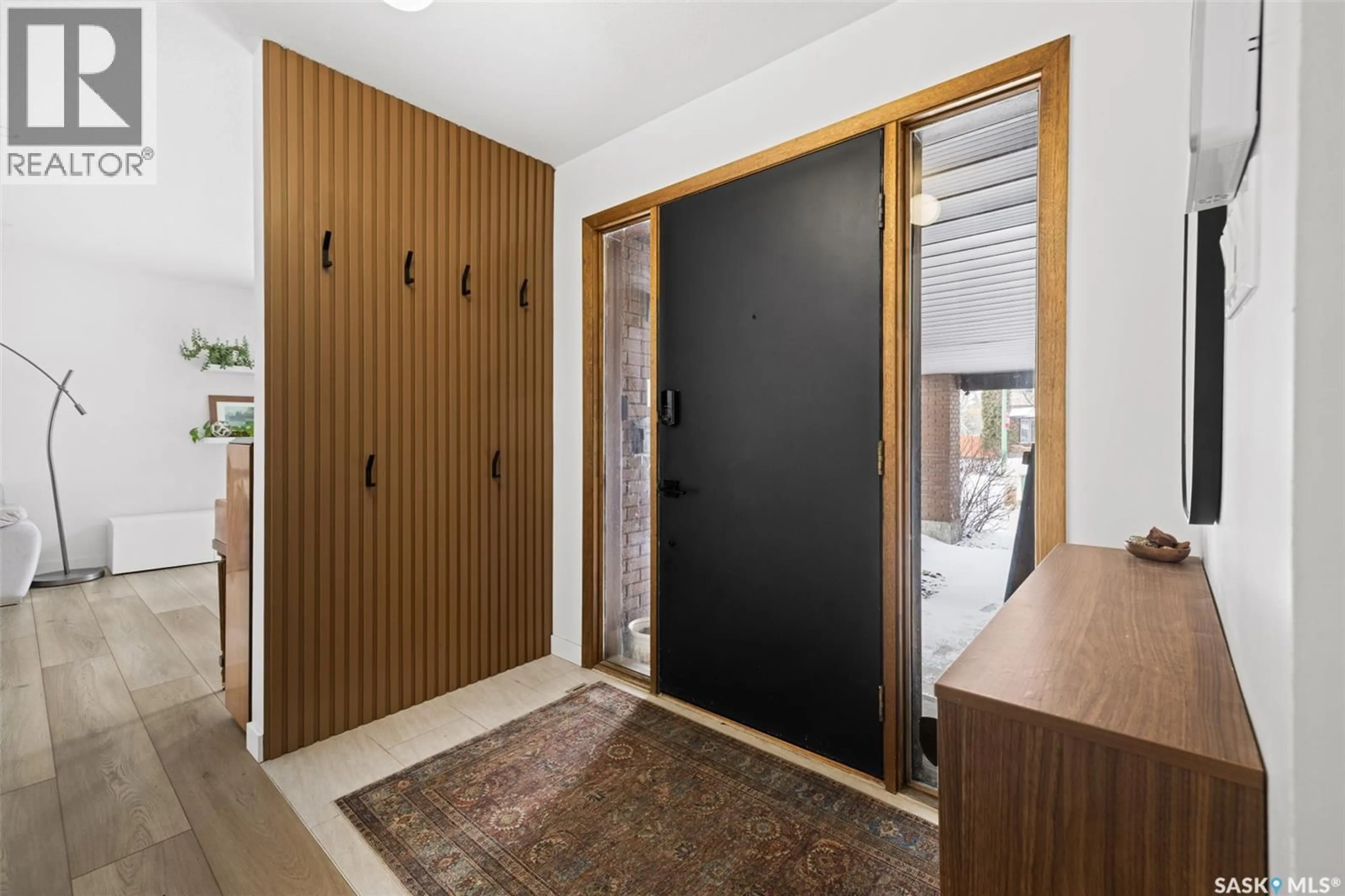 Indoor entryway for 2002 BRAUN BAY, Regina Saskatchewan S4V2Z3