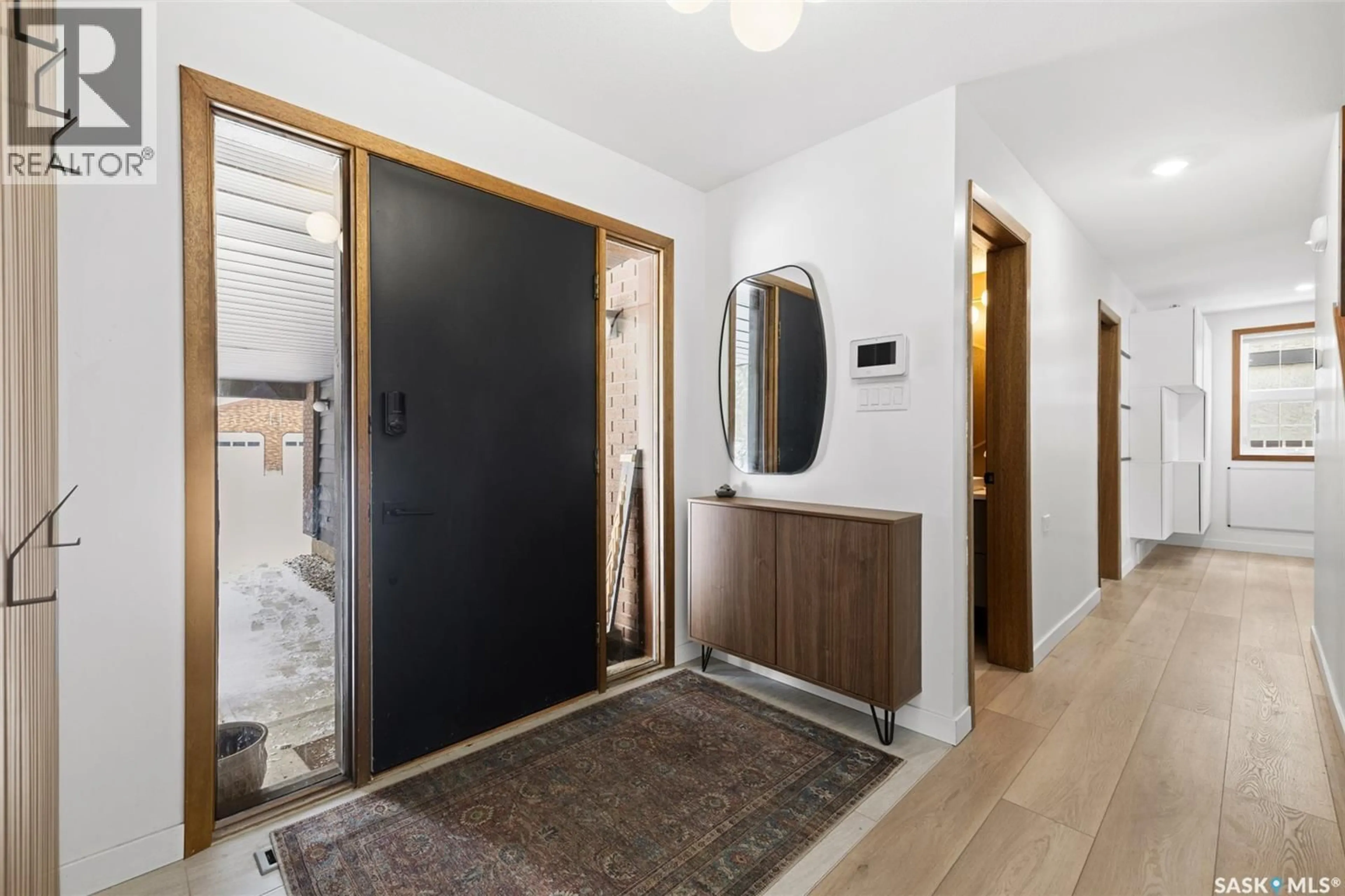 Indoor entryway for 2002 BRAUN BAY, Regina Saskatchewan S4V2Z3