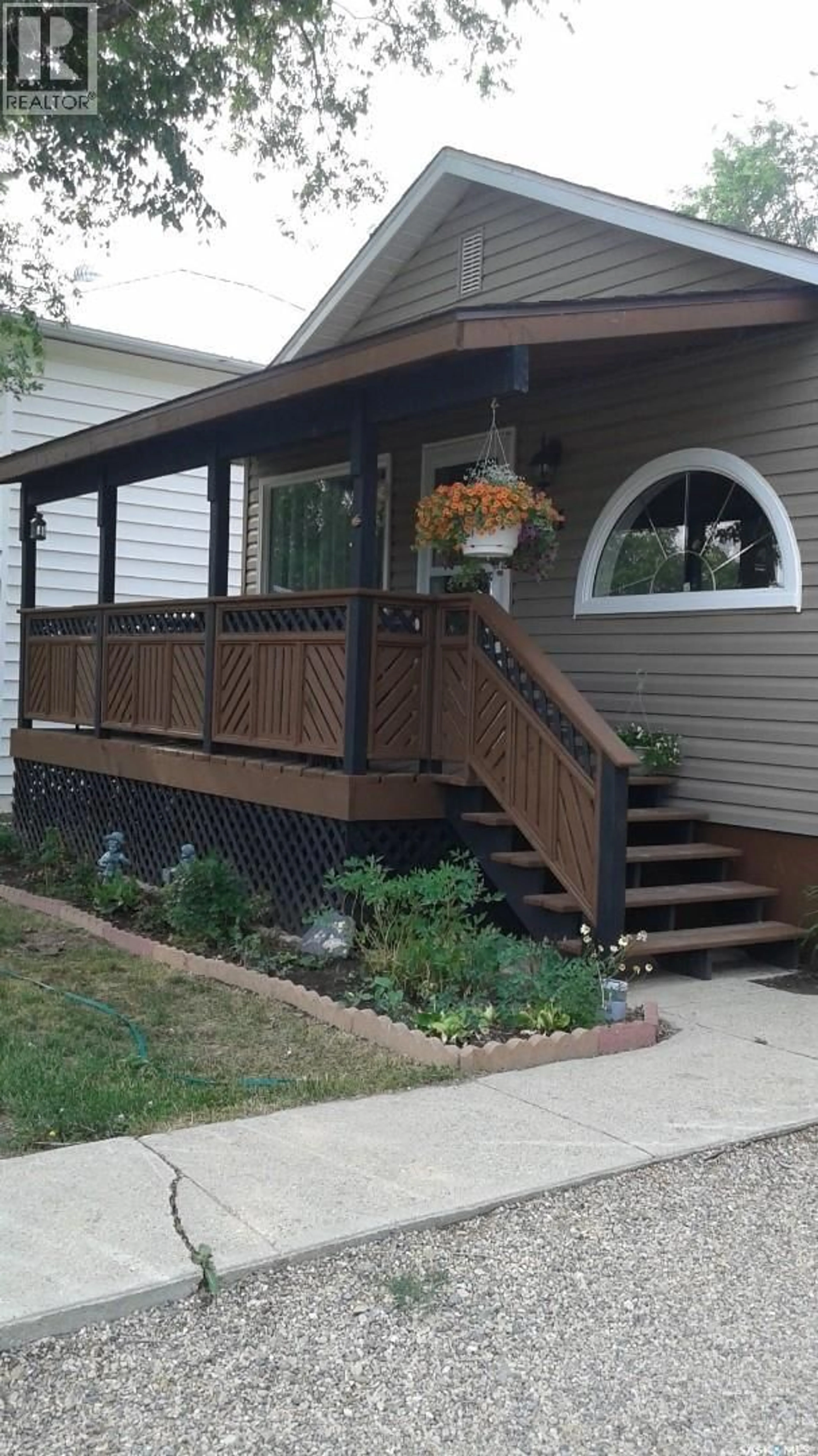 Home with vinyl exterior material, street for 231 5TH AVENUE, Gravelbourg Saskatchewan S0H1X0