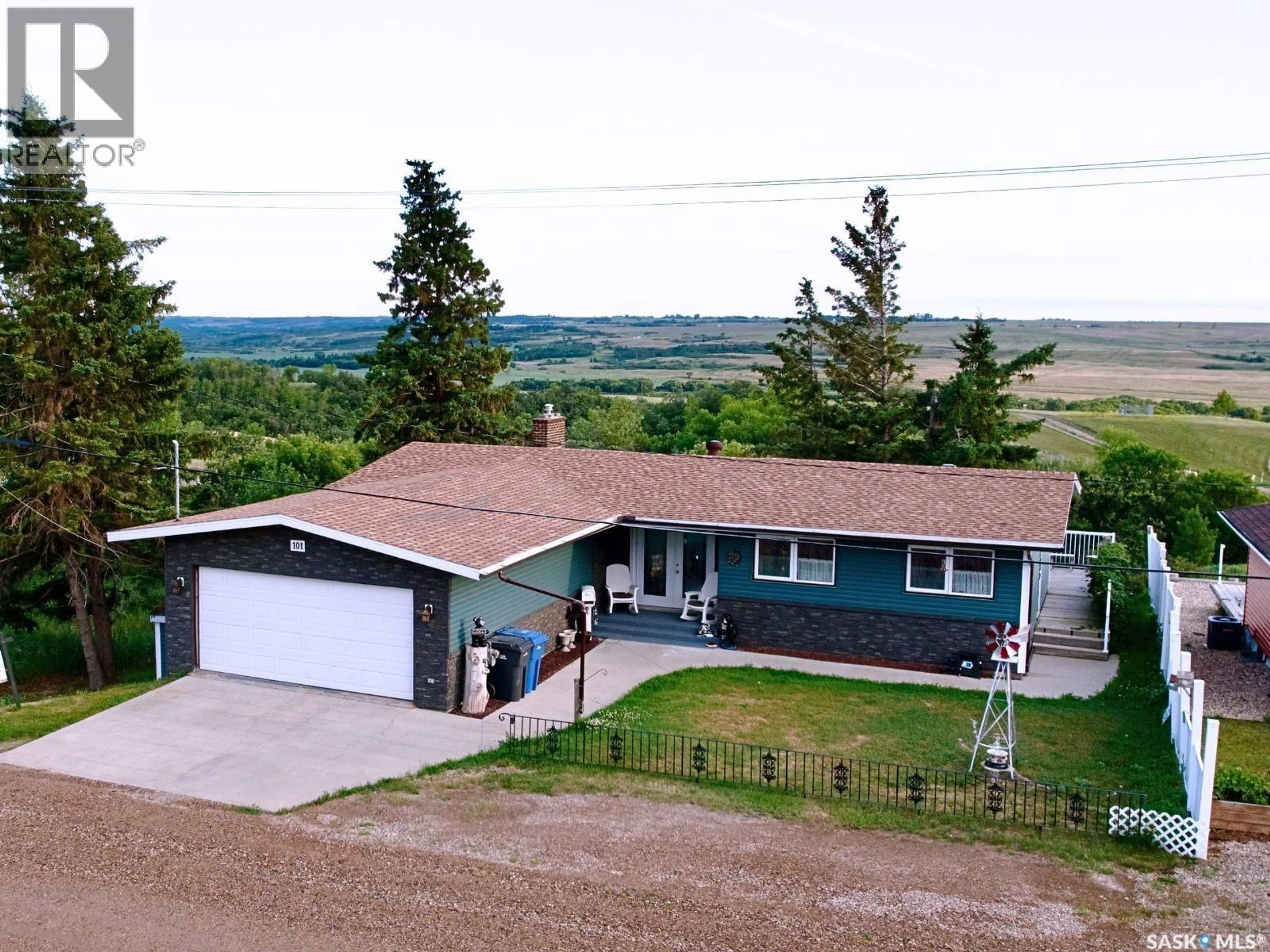 A pic from outside/outdoor area/front of a property/back of a property/a pic from drone, unknown for 101 FRASER AVENUE, Oxbow Saskatchewan S0C0B6
