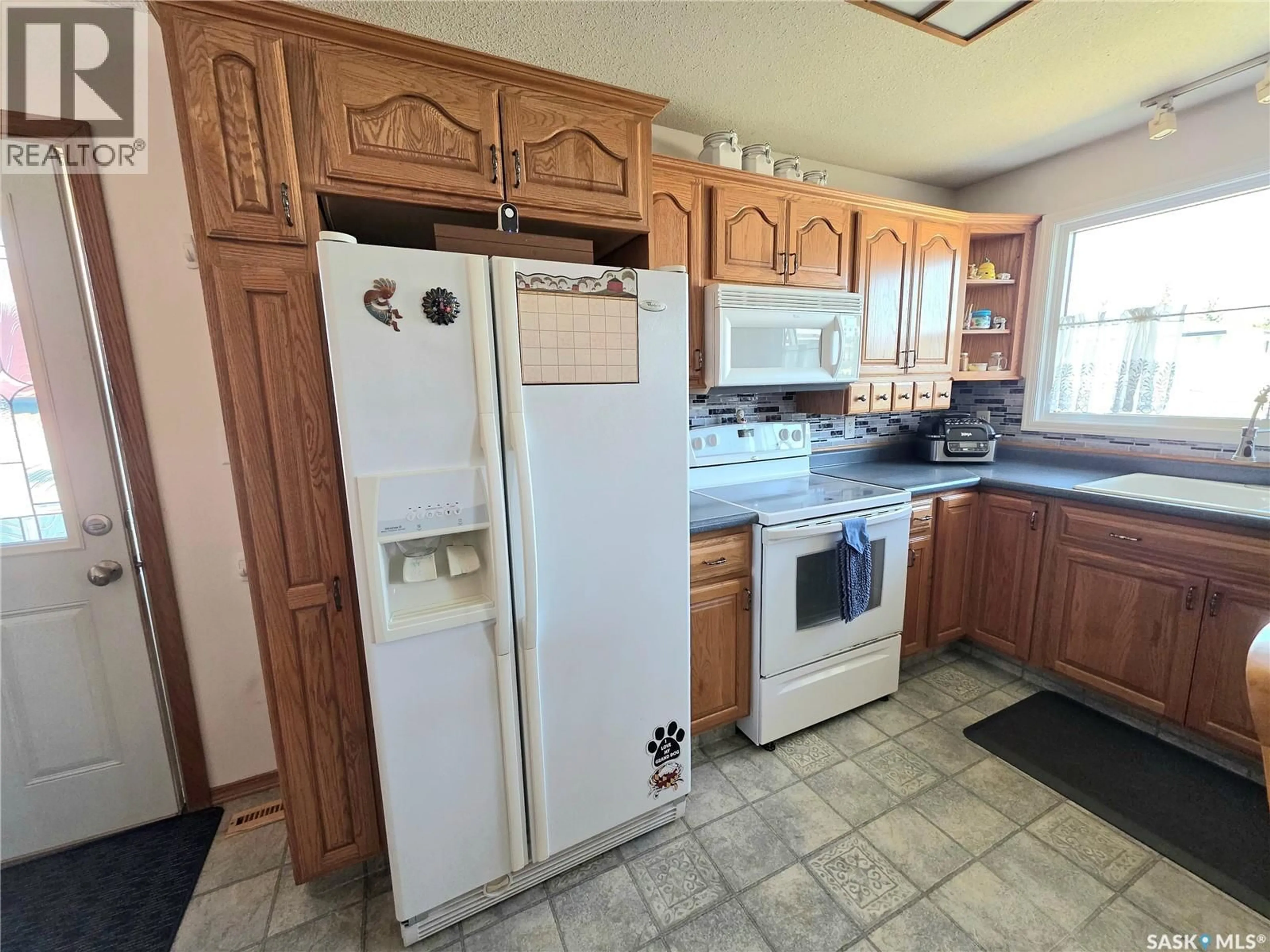 Standard kitchen, unknown for 101 FRASER AVENUE, Oxbow Saskatchewan S0C0B6