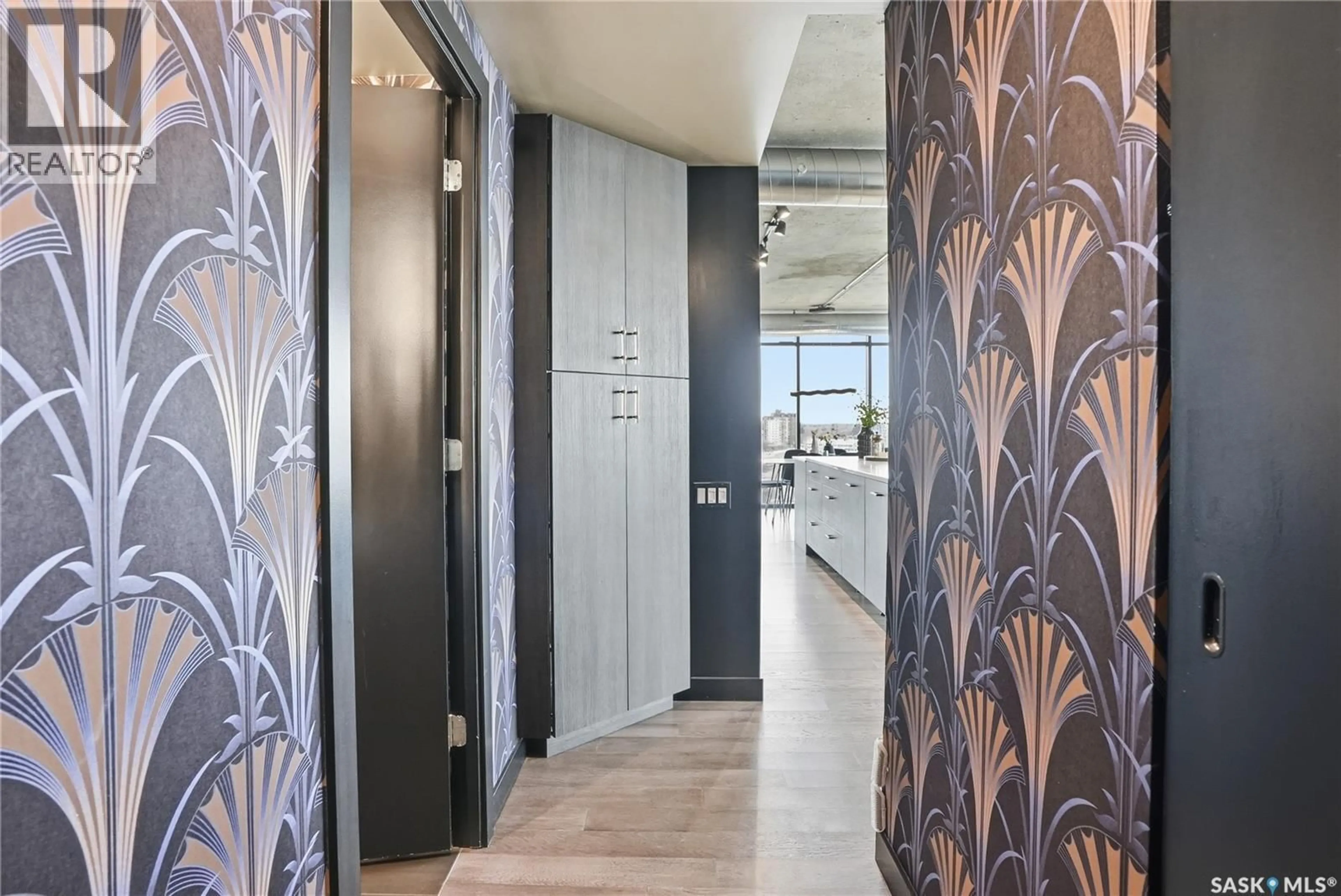 Indoor foyer for 490 - 1505 2ND AVENUE, Saskatoon Saskatchewan S7K4H5