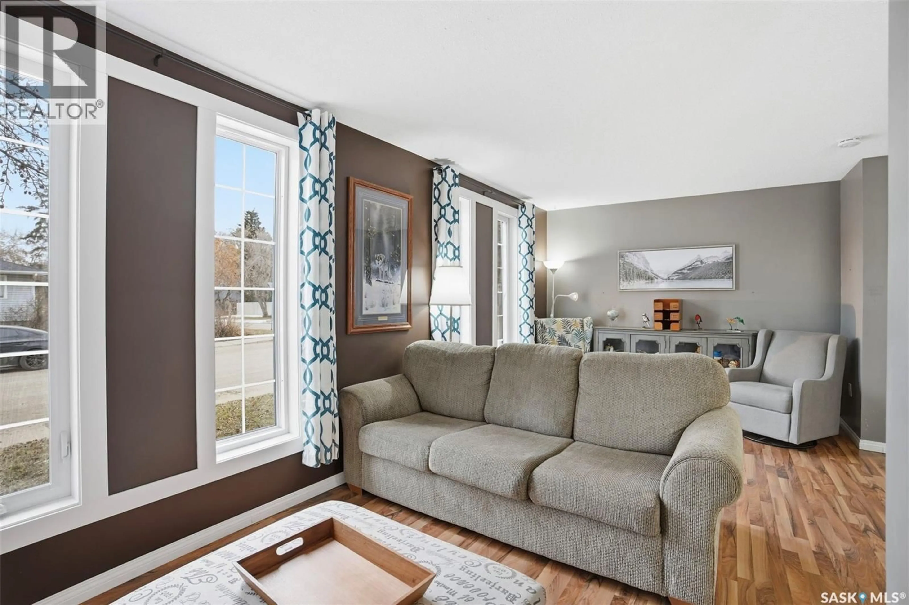 Living room with furniture, unknown for 2532 KELVIN AVENUE, Saskatoon Saskatchewan S7J0T7