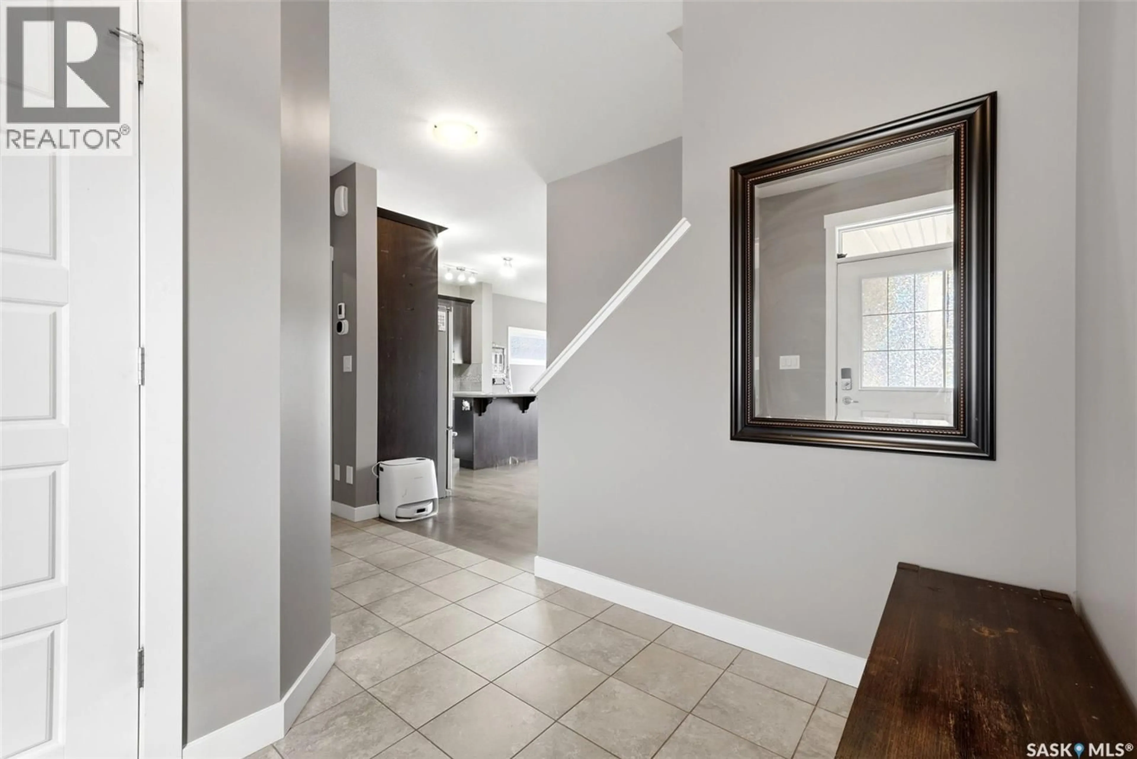 Indoor entryway for 5517 NORSEMAN CRESCENT, Regina Saskatchewan S4W0J8