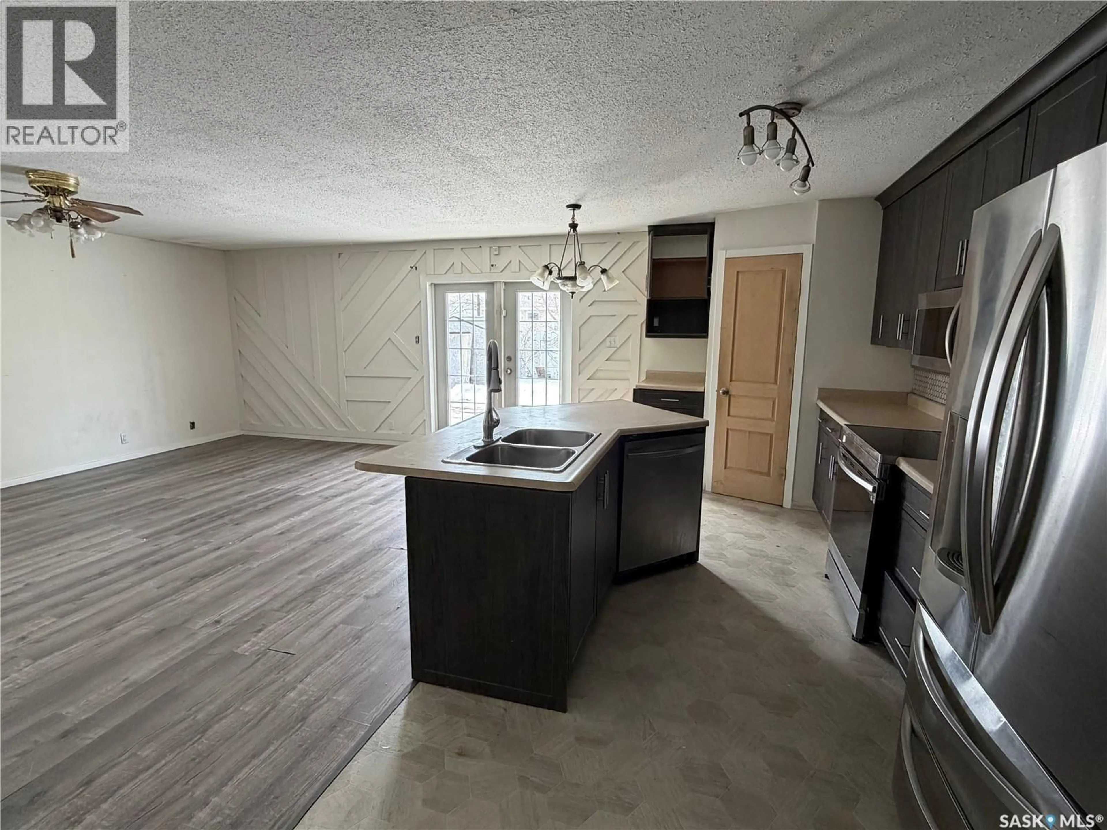Open concept kitchen, unknown for 407 2ND STREET, Meadow Lake Saskatchewan S9X1E8