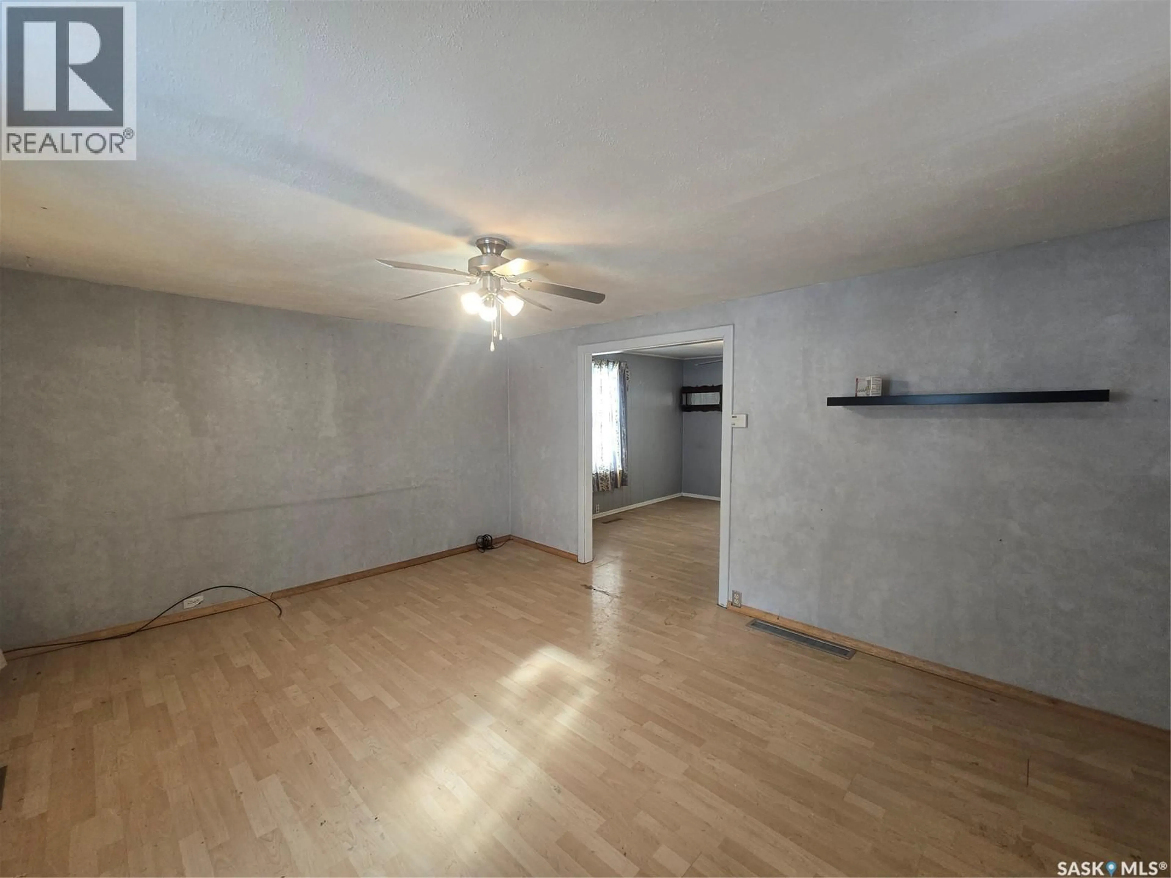 A pic of a room for 803 HALL STREET, Loreburn Saskatchewan S7H0C1