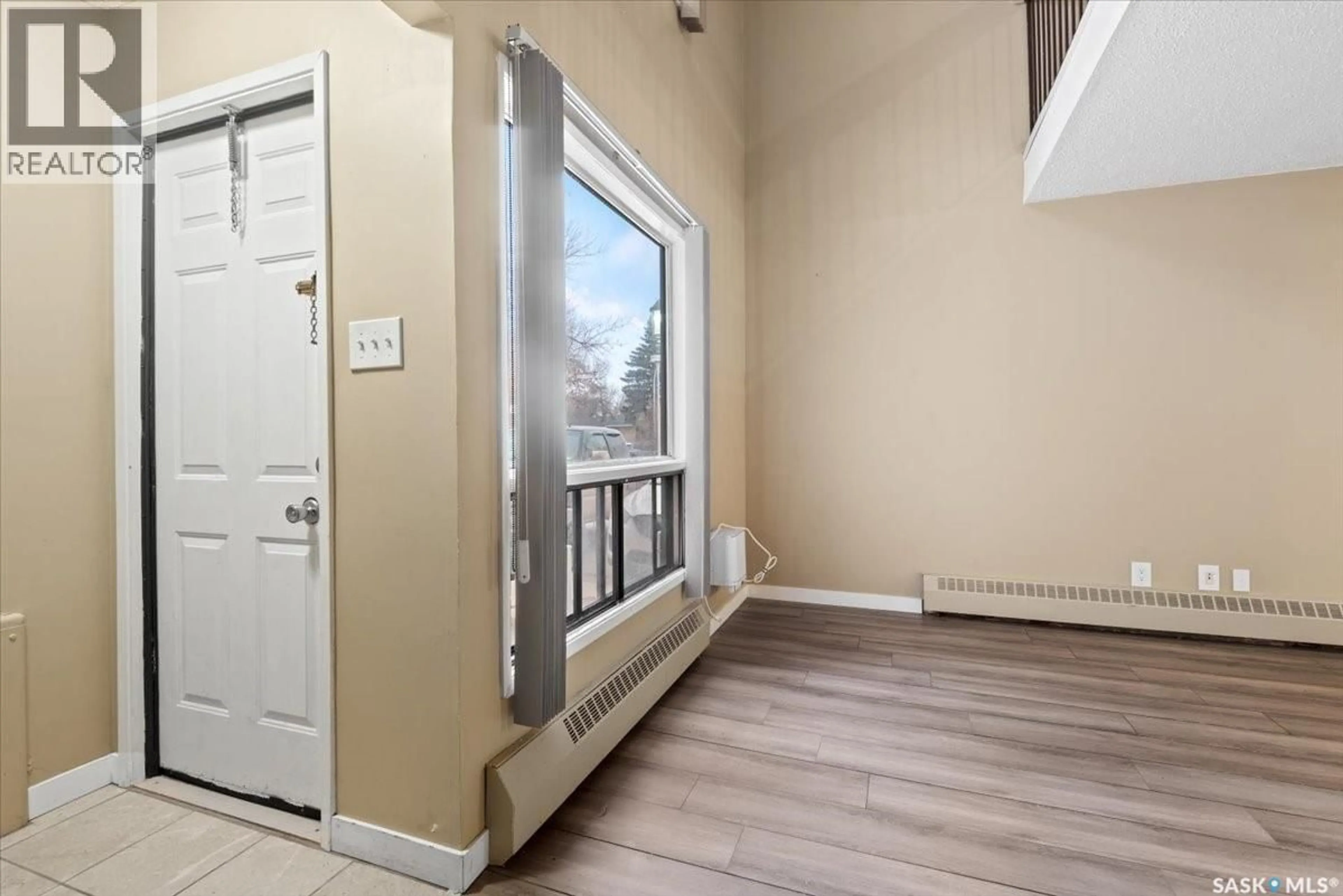 Indoor entryway for 68 NOLLET AVENUE, Regina Saskatchewan S4T7P9