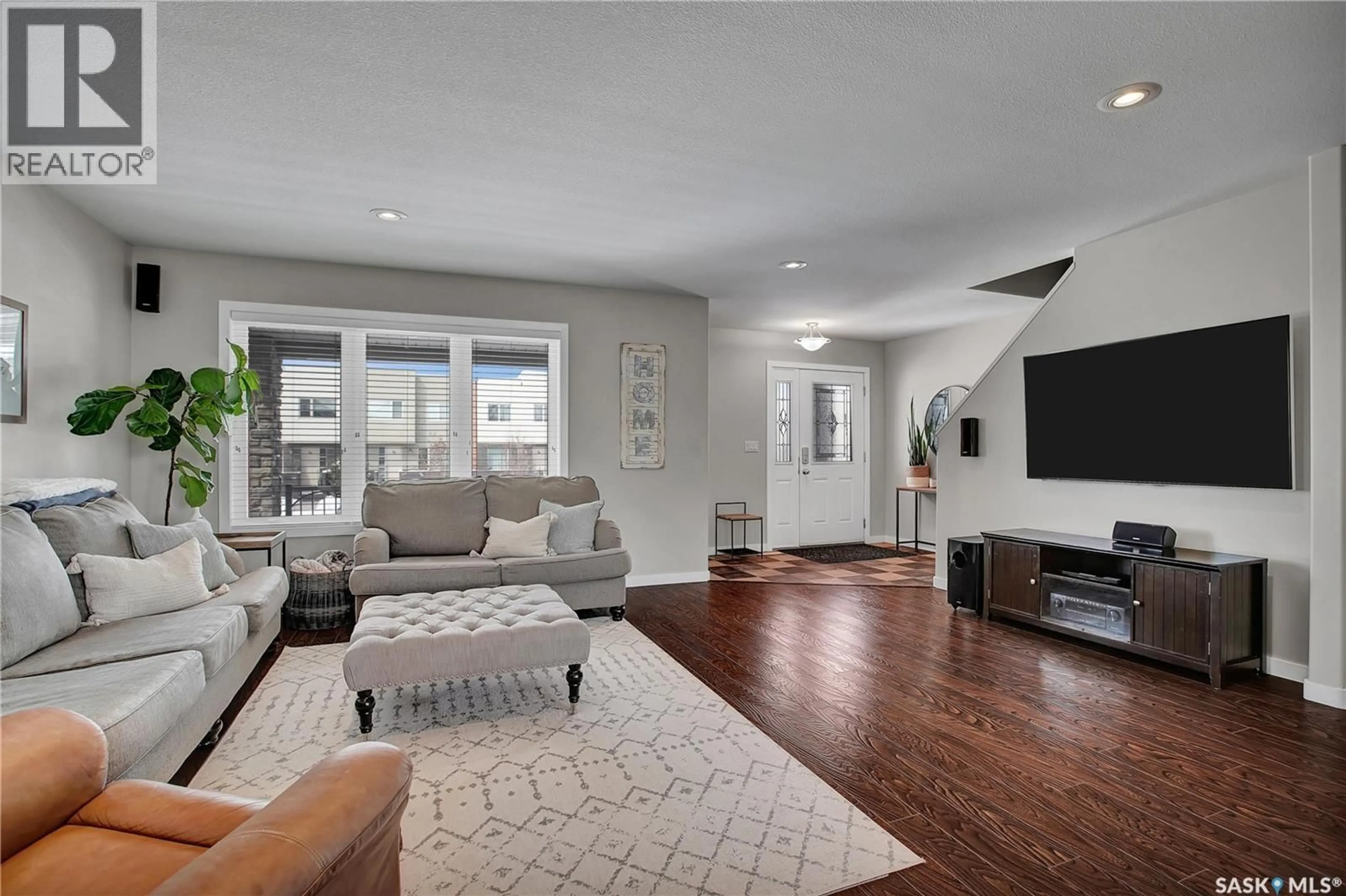 Living room with furniture, unknown for 158 CORNISH ROAD, Saskatoon Saskatchewan S7T0K4