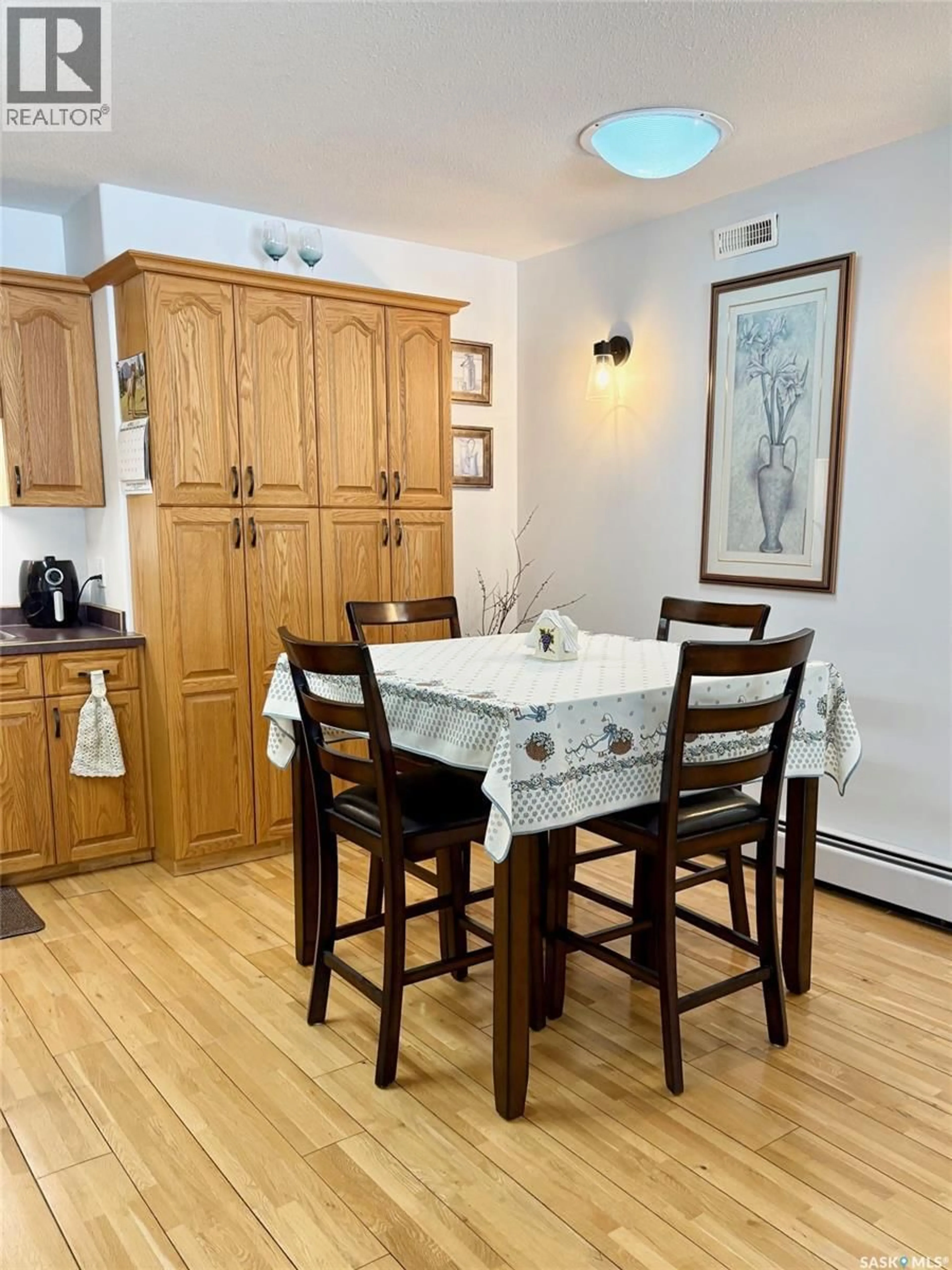 Dining room, wood/laminate floor for 30 - 102 RUSSELL DRIVE, Yorkton Saskatchewan S3N3W2