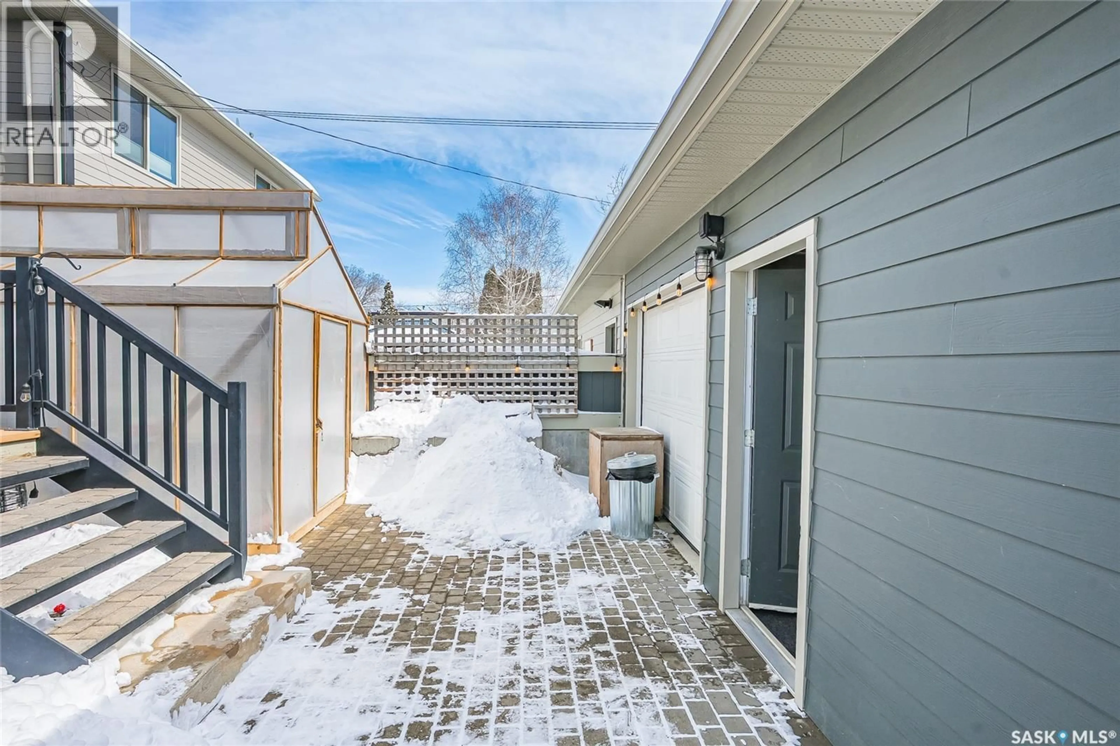 Patio, street for 502 4TH STREET E, Saskatoon Saskatchewan S7H1J7
