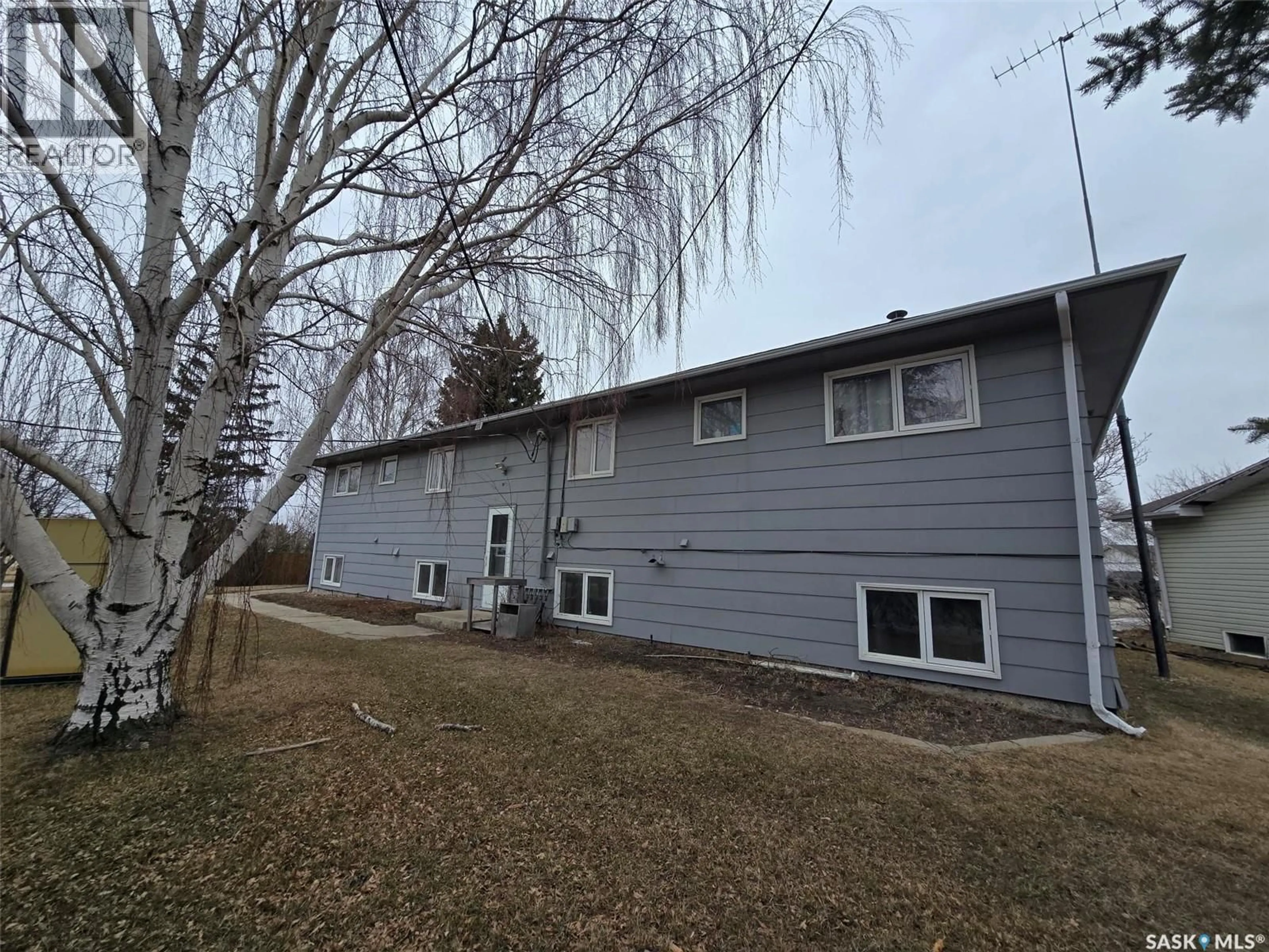 Home with vinyl exterior material, unknown for 1001 ANDERSON PLACE, Grenfell Saskatchewan S0G2B0