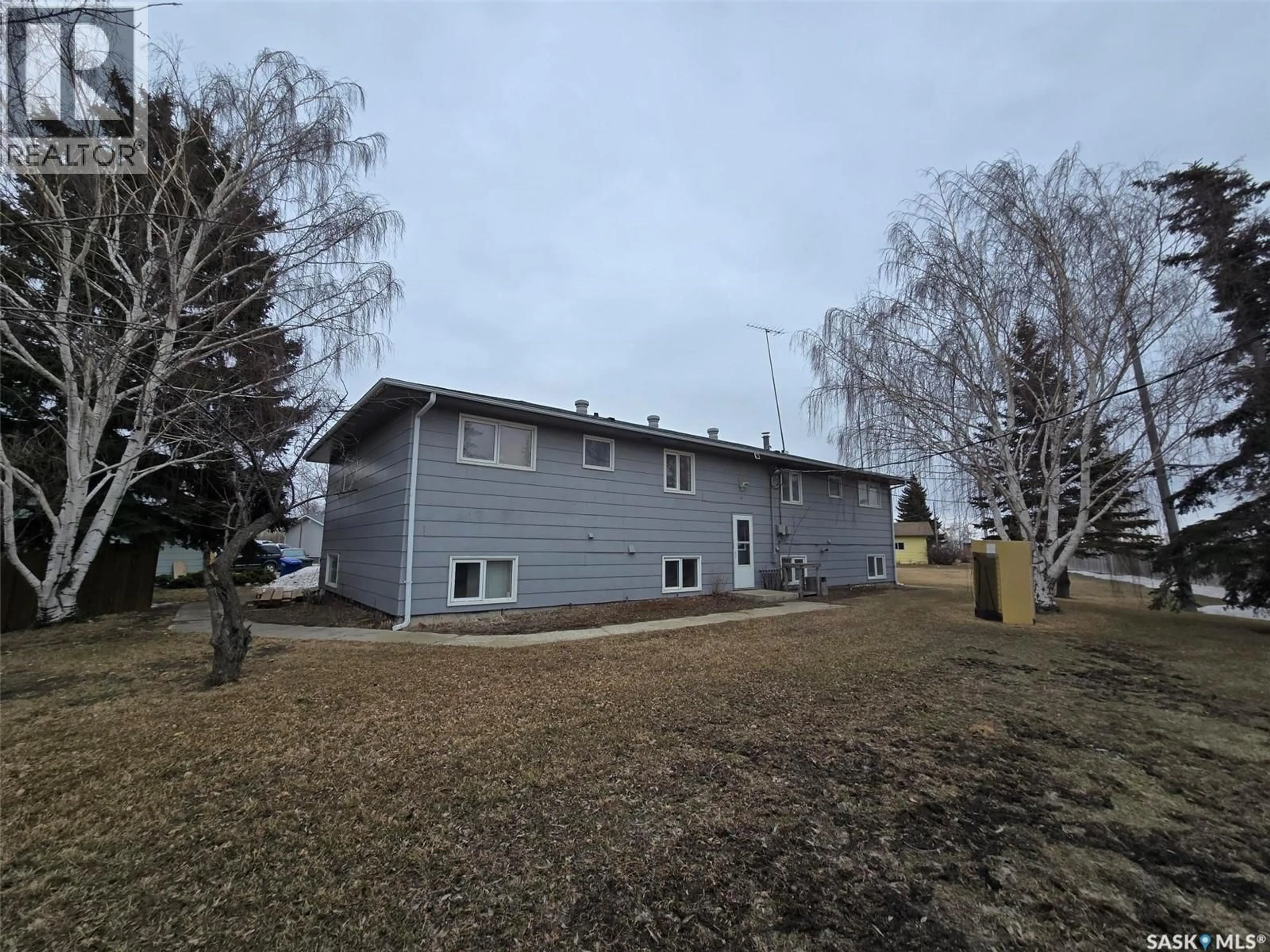 A pic from outside/outdoor area/front of a property/back of a property/a pic from drone, building for 1001 ANDERSON PLACE, Grenfell Saskatchewan S0G2B0