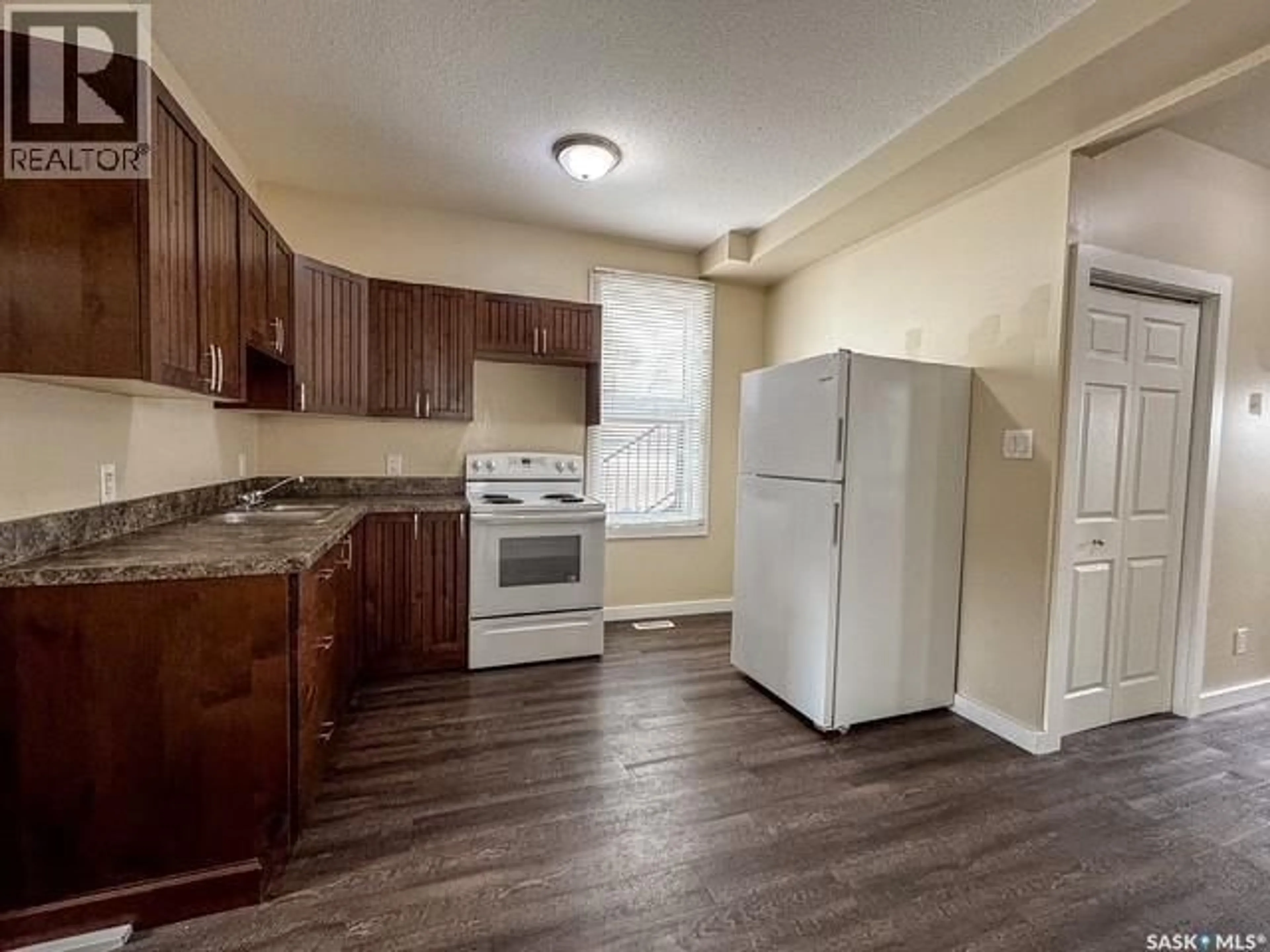Standard kitchen, unknown for 614 7TH AVENUE, Swift Current Saskatchewan S9H2M4