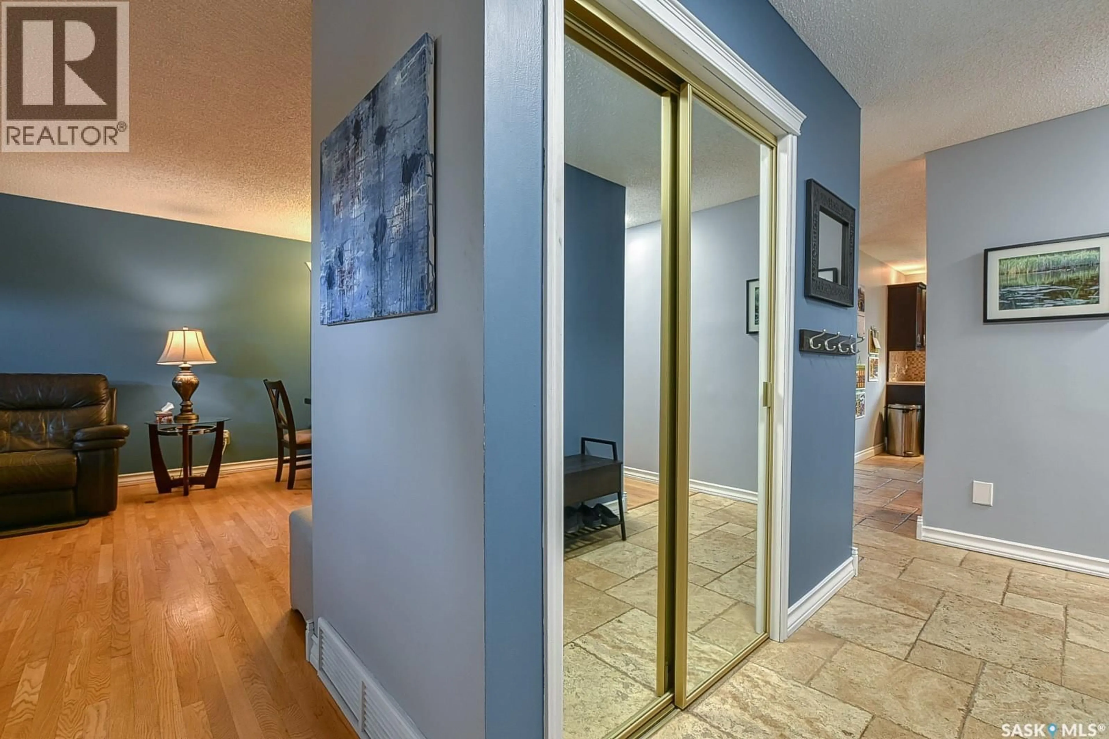 Indoor entryway for 2102 TRUESDALE DRIVE, Regina Saskatchewan S4V0M5