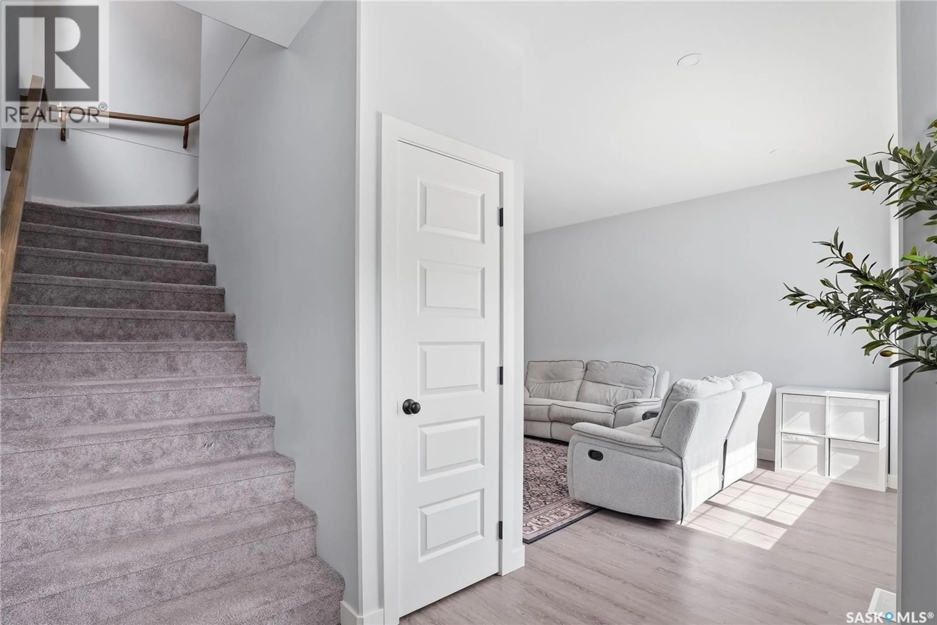 Indoor entryway for 1047 BRIGHTON GATE, Saskatoon Saskatchewan S7V1S5