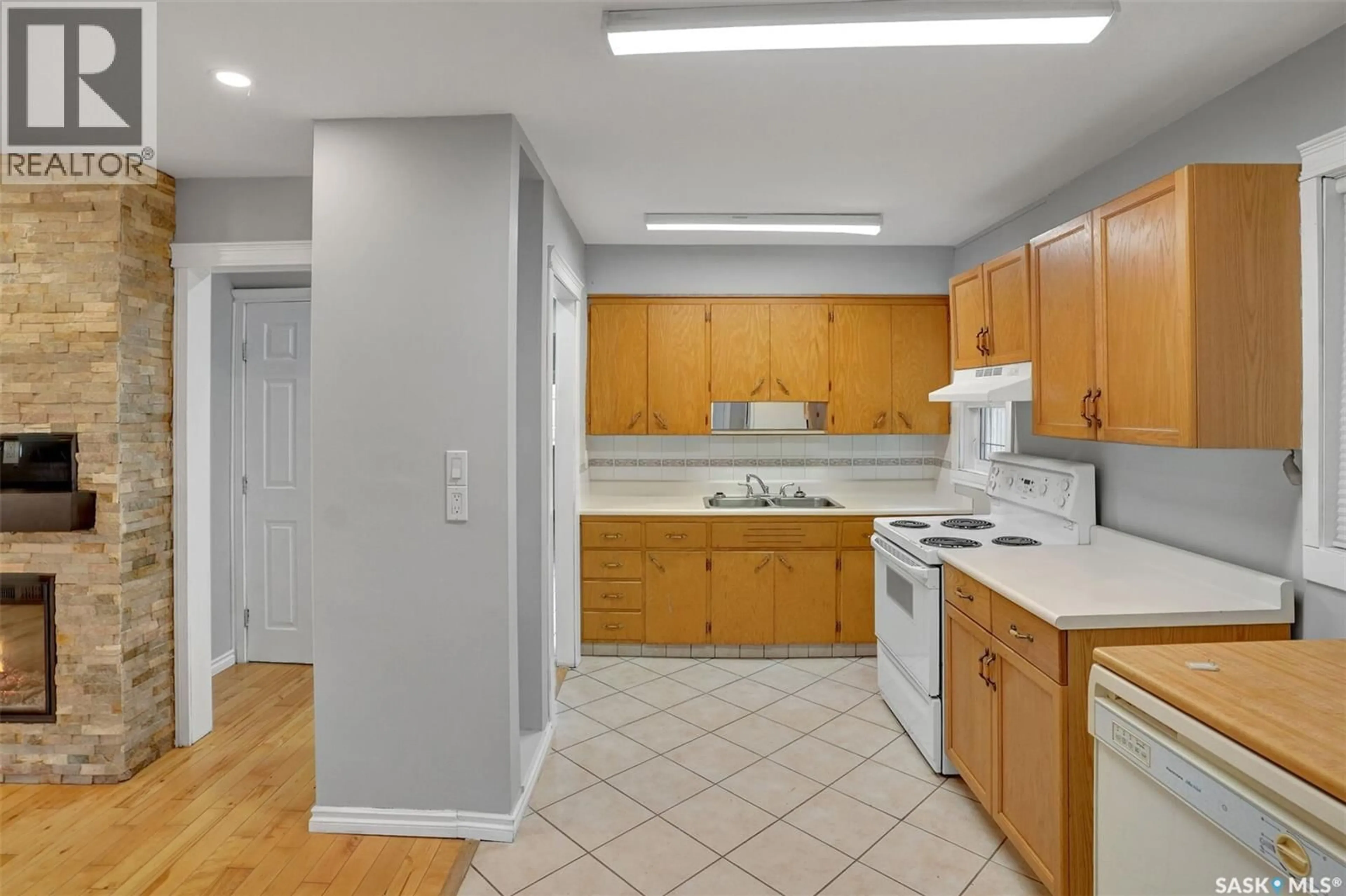 Standard kitchen, unknown for 1143 WASCANA STREET, Regina Saskatchewan S4T4H9