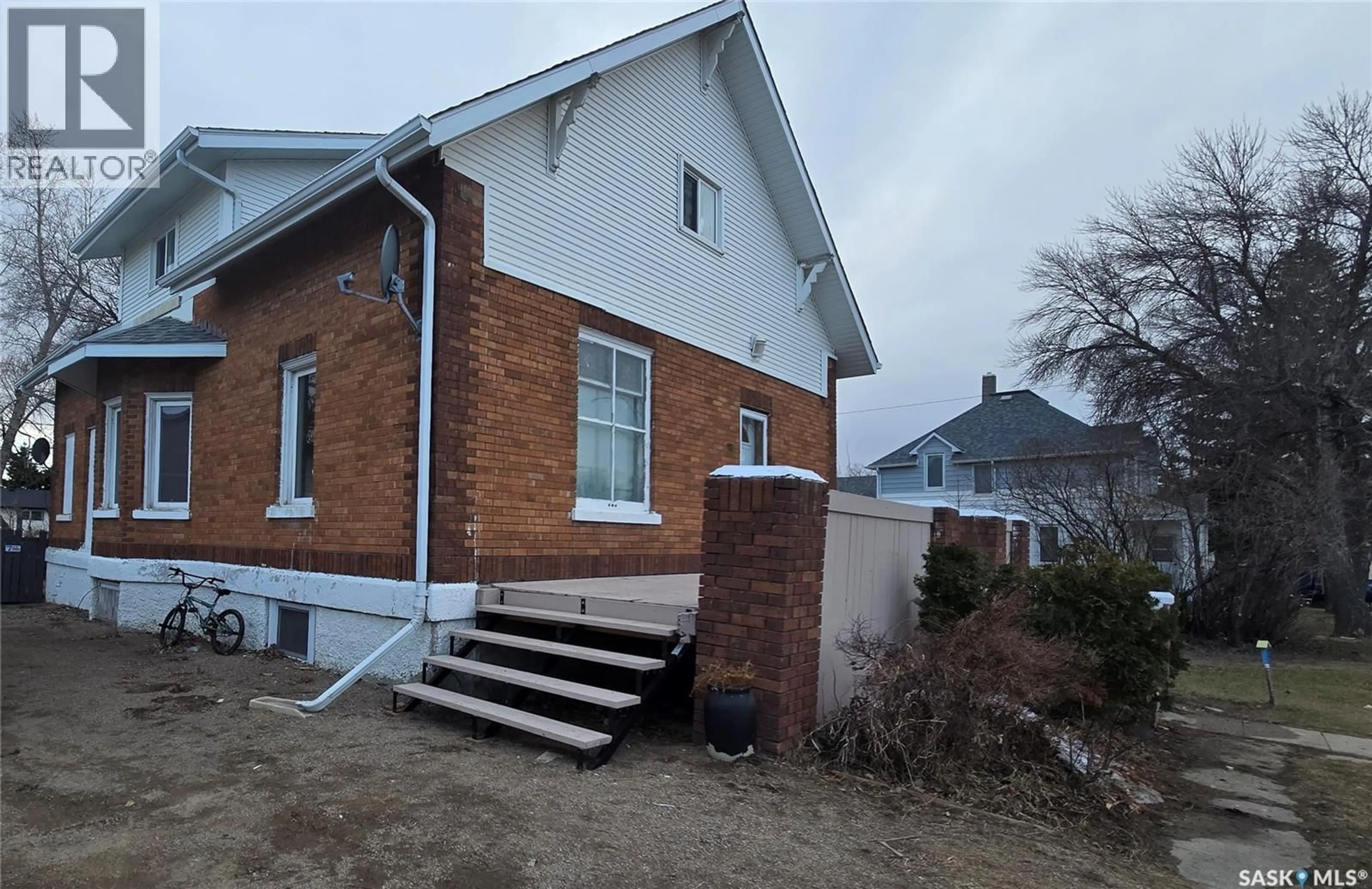 Home with brick exterior material, building for 112 1ST AVENUE, Vibank Saskatchewan S0G4Y0