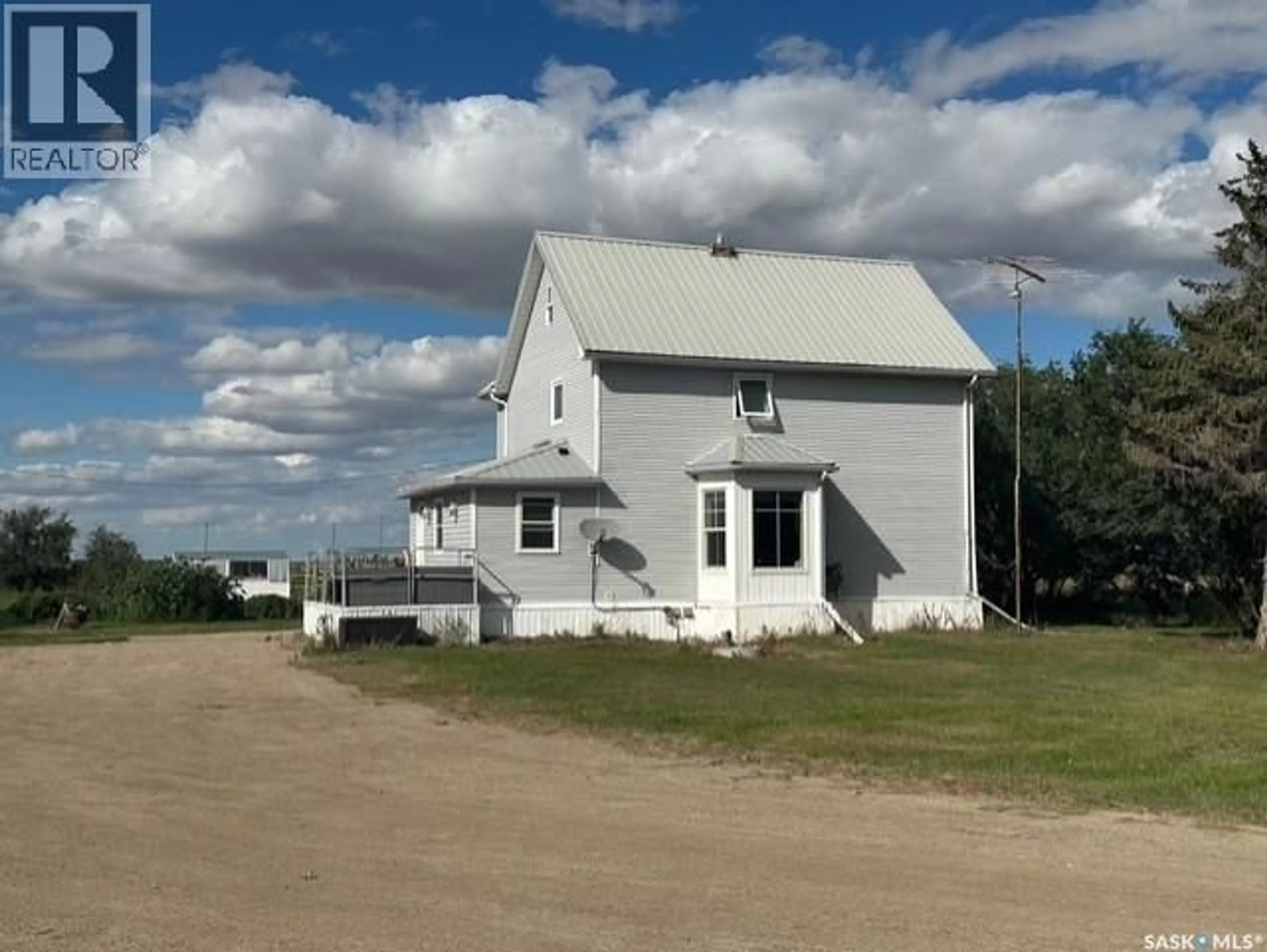 A pic from outside/outdoor area/front of a property/back of a property/a pic from drone, building for HOLDFAST ACREAGE, Sarnia Rm No. 221 Saskatchewan S0G2H0