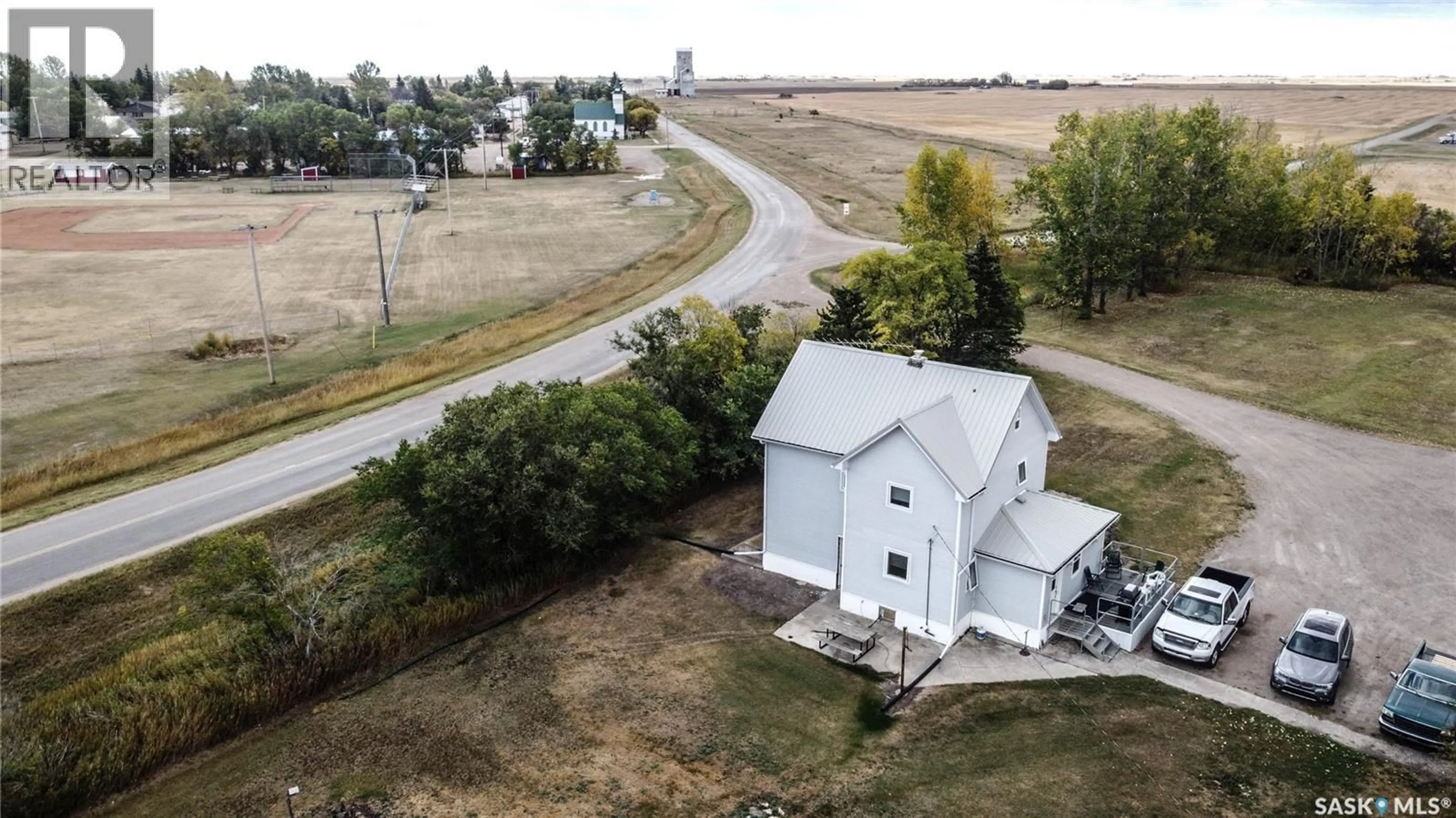 A pic from outside/outdoor area/front of a property/back of a property/a pic from drone, building for HOLDFAST ACREAGE, Sarnia Rm No. 221 Saskatchewan S0G2H0