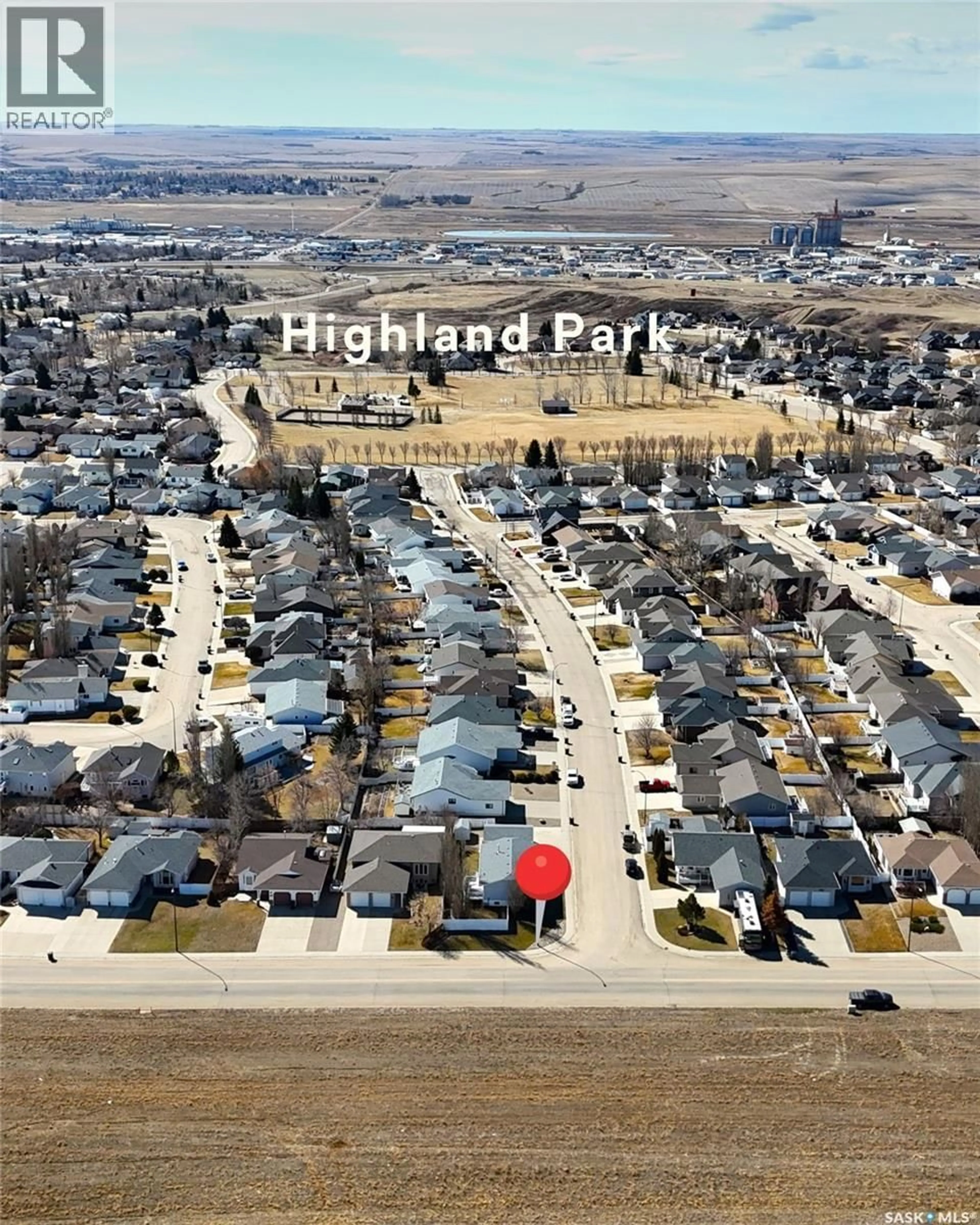 A pic from outside/outdoor area/front of a property/back of a property/a pic from drone, unknown for 533 PALLISER DRIVE, Swift Current Saskatchewan S9H5C6