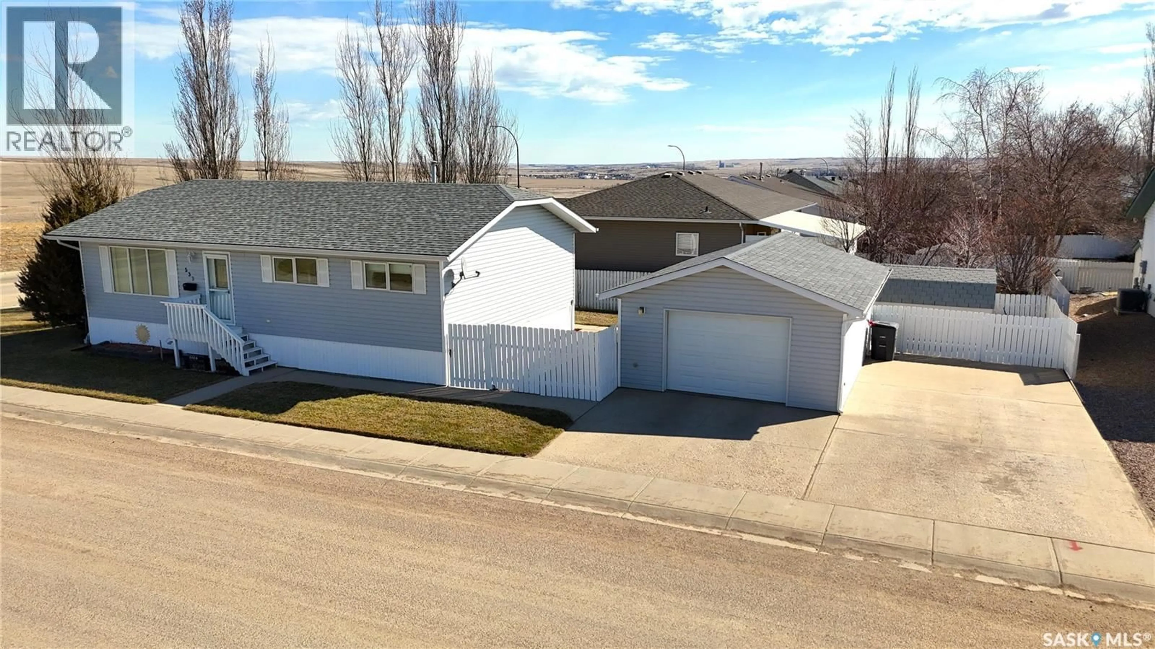A pic from outside/outdoor area/front of a property/back of a property/a pic from drone, street for 533 PALLISER DRIVE, Swift Current Saskatchewan S9H5C6