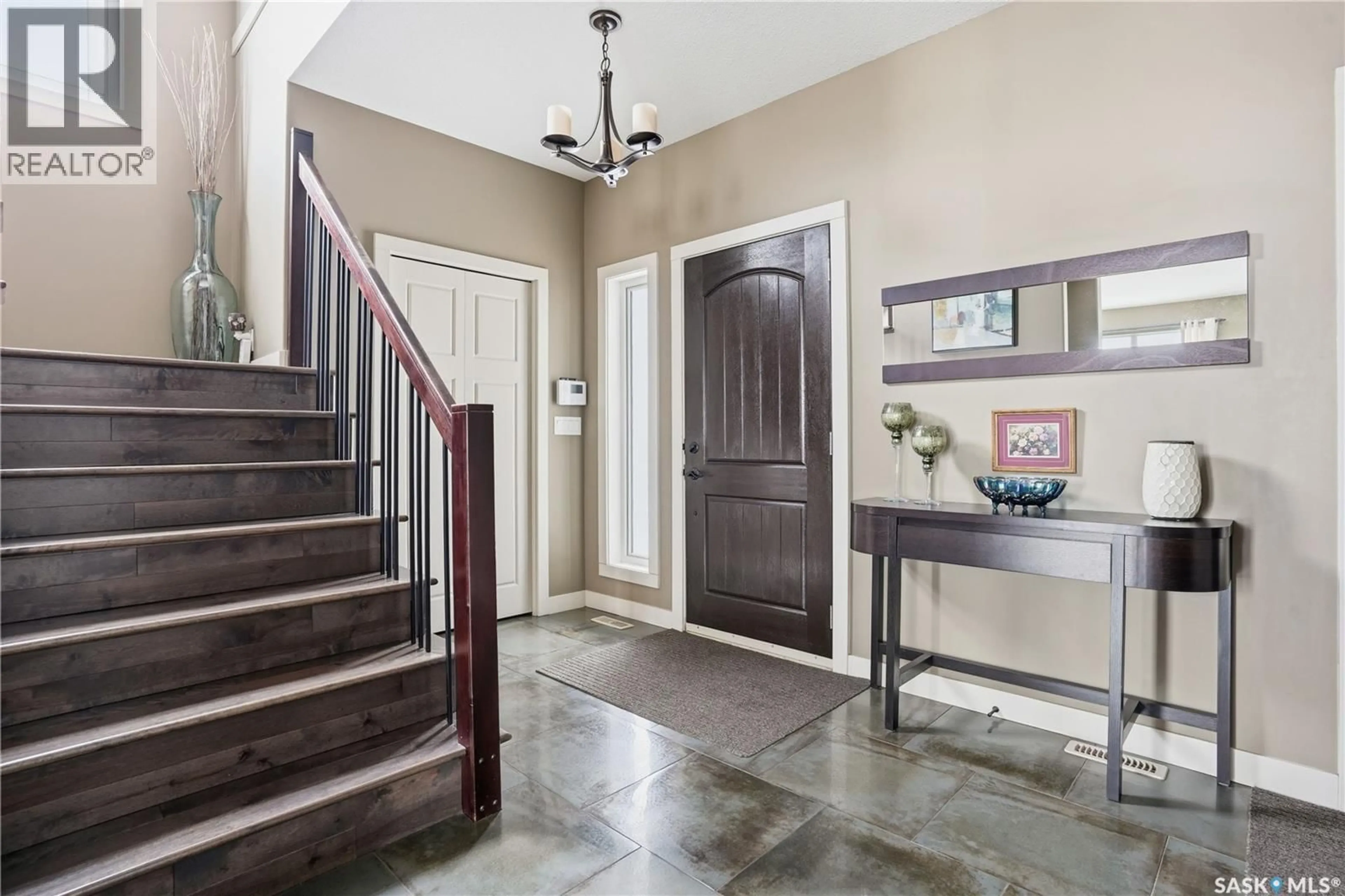 Indoor entryway for 1532 MAPLE HILL CRESCENT, Regina Saskatchewan S4X0E8
