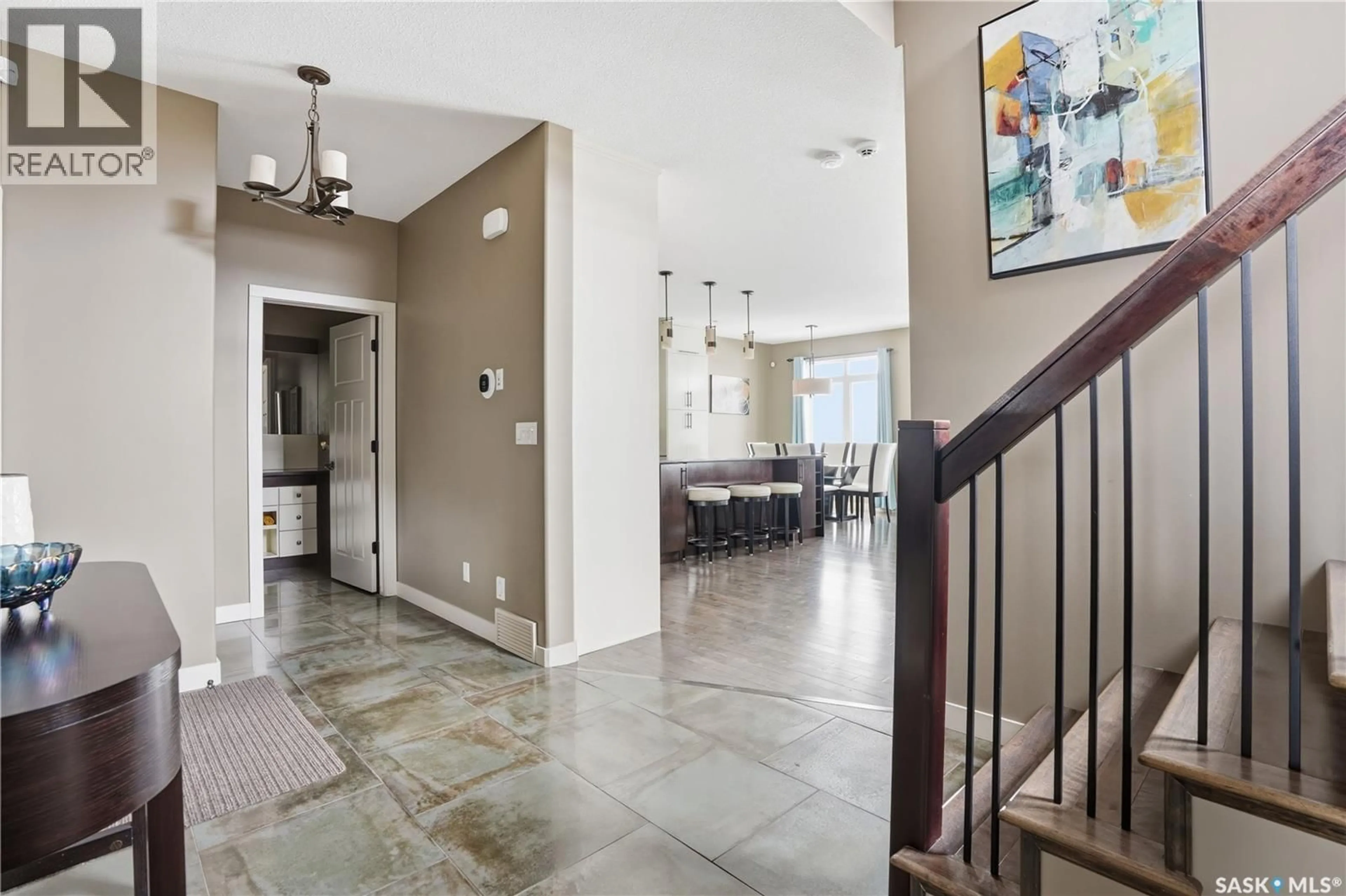 Indoor foyer for 1532 MAPLE HILL CRESCENT, Regina Saskatchewan S4X0E8
