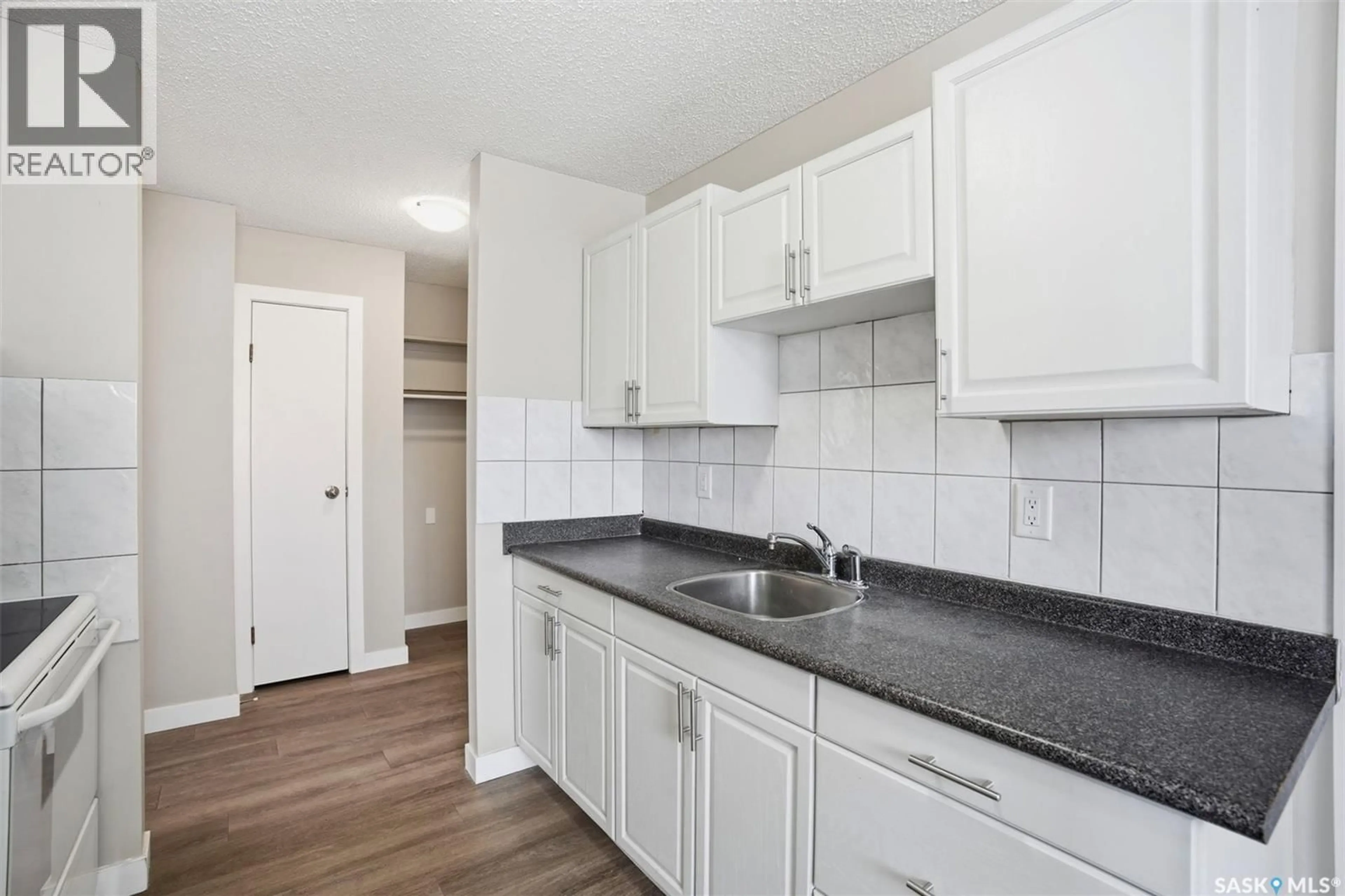 Standard kitchen, unknown for 22 9 PEARSON PLACE, Saskatoon Saskatchewan S7L4S7