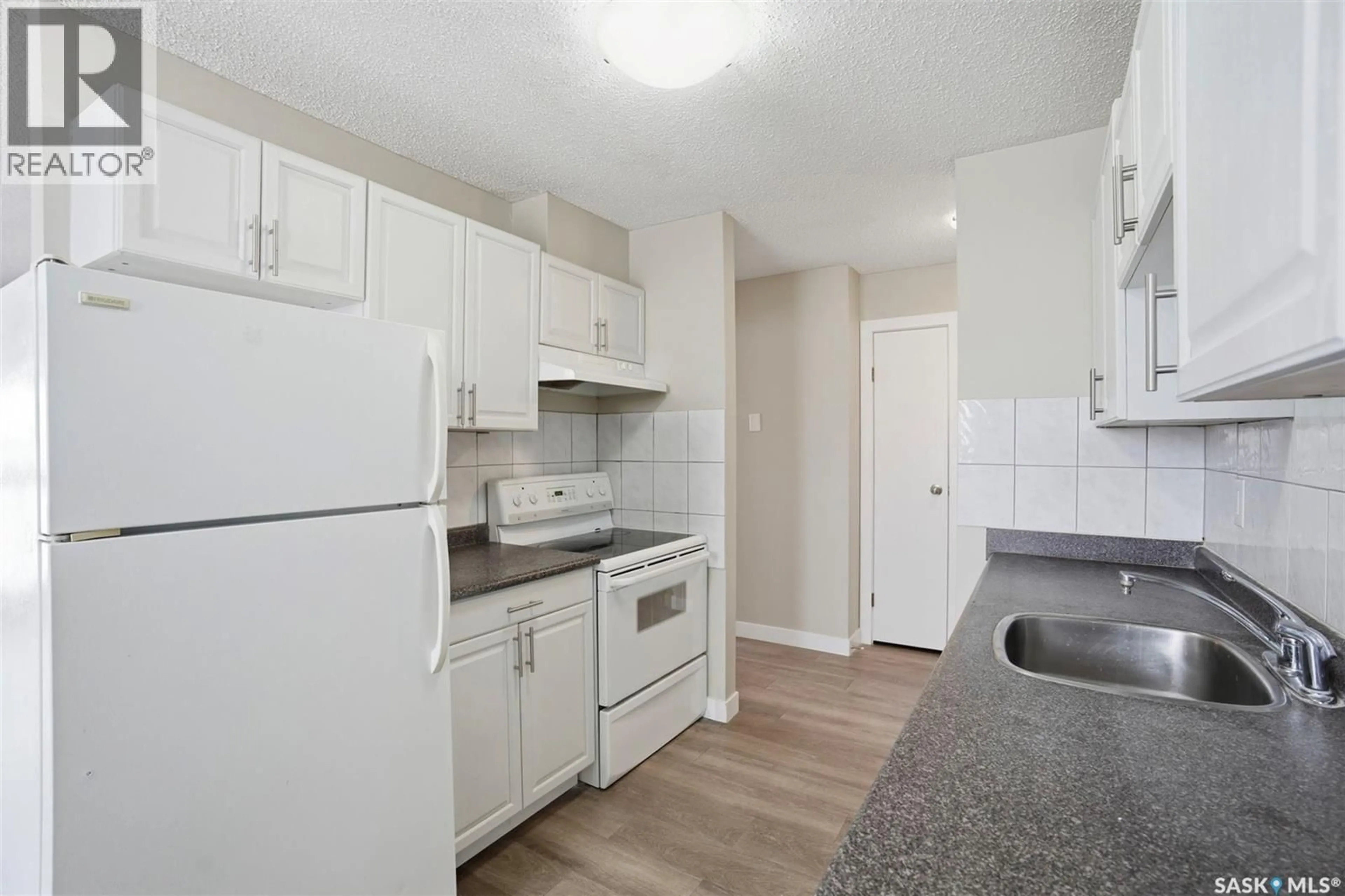 Standard kitchen, unknown for 22 9 PEARSON PLACE, Saskatoon Saskatchewan S7L4S7