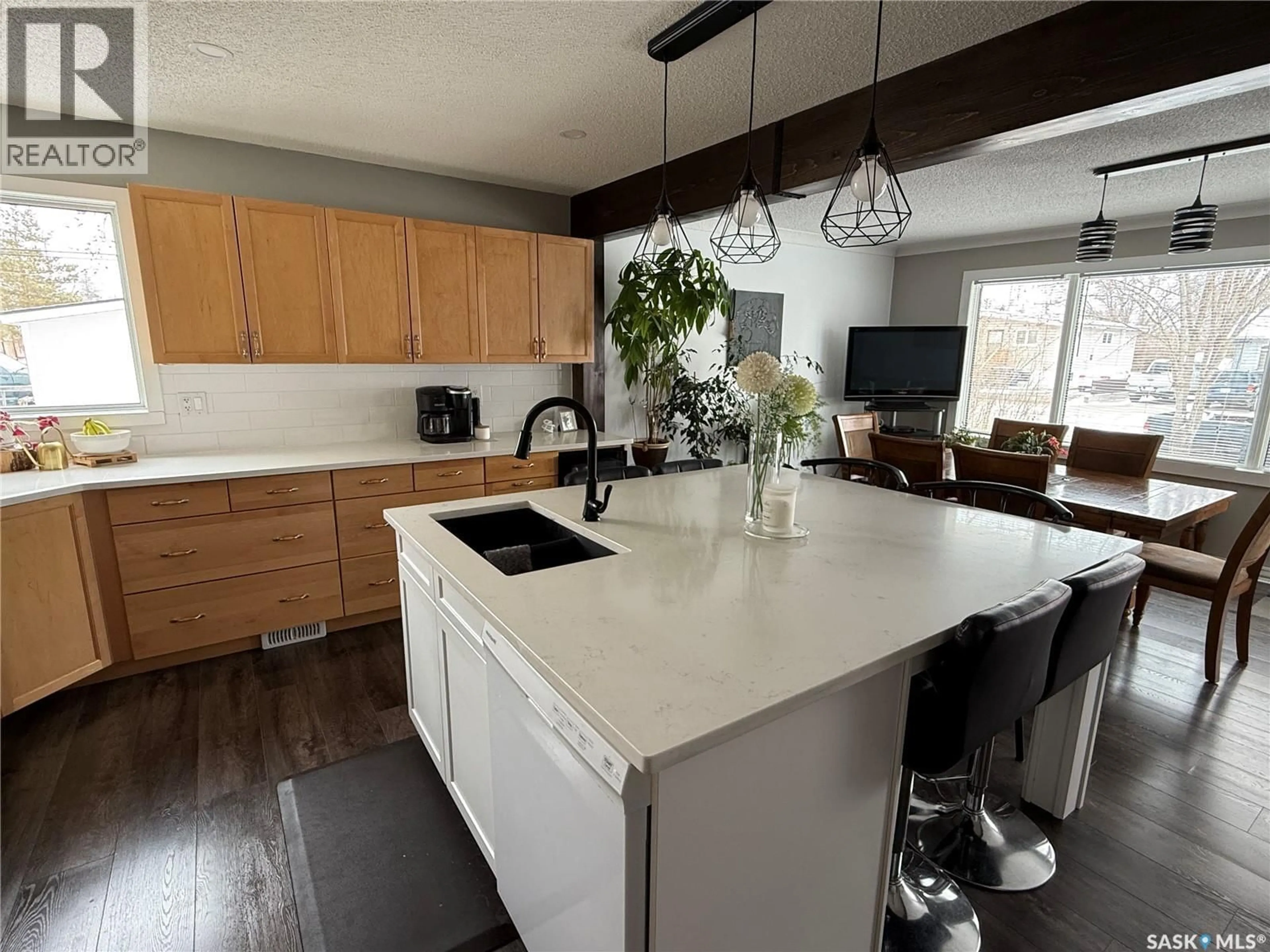 Open concept kitchen, unknown for 113 7TH AVENUE, Weyburn Saskatchewan S4H1Z3