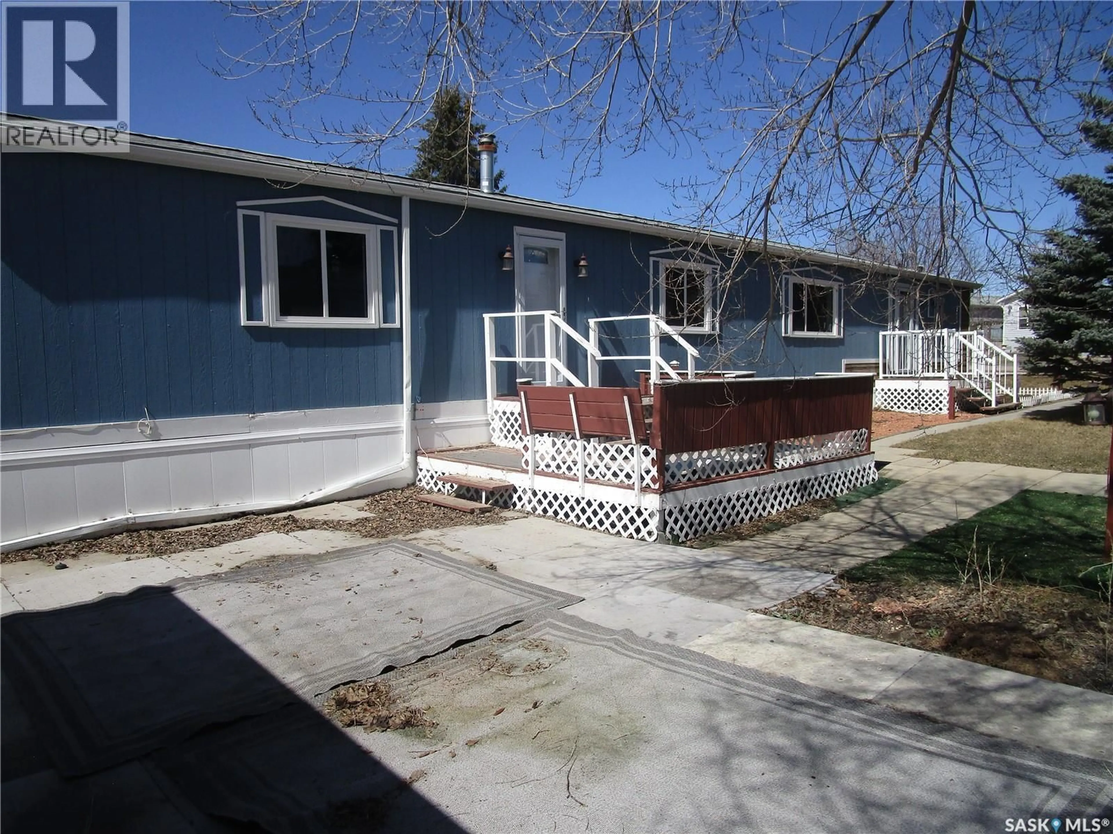 Home with vinyl exterior material, street for 28 CRYSTAL DRIVE, Edenwold Rm No.158 Saskatchewan S4L1B3