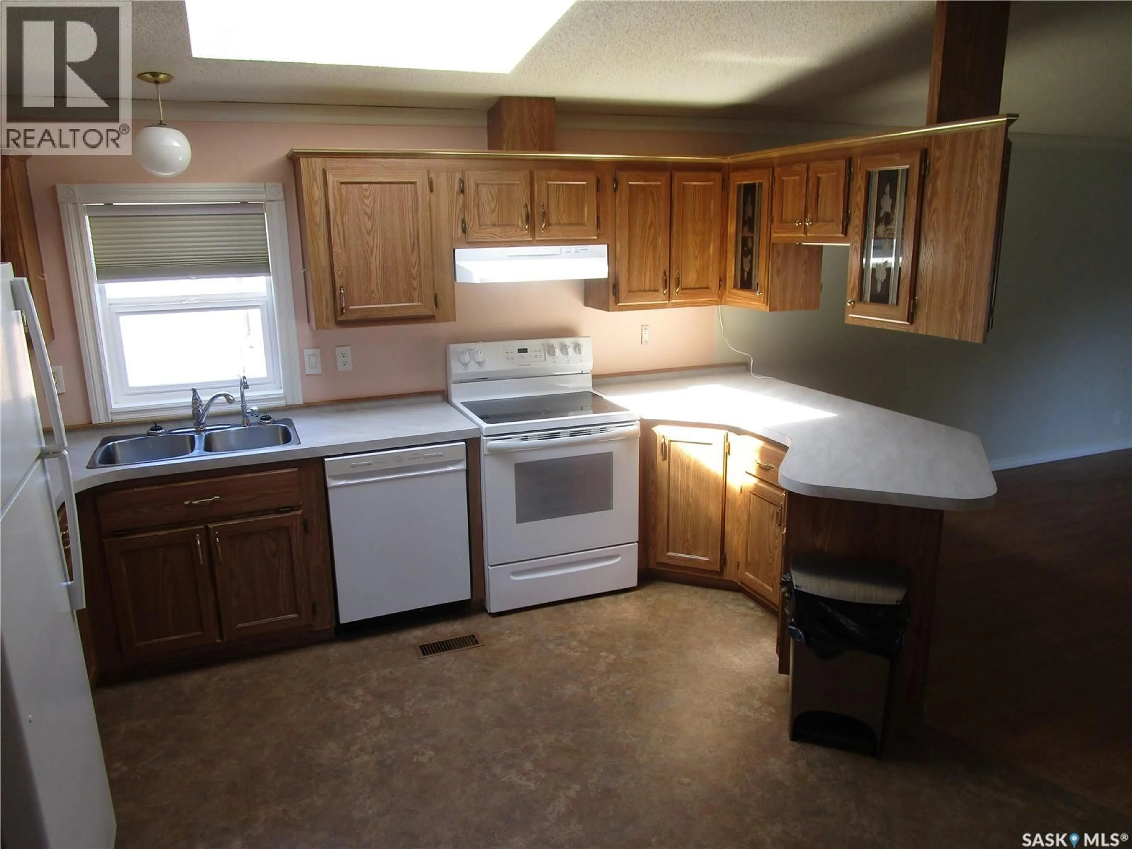 Standard kitchen, unknown for 28 CRYSTAL DRIVE, Edenwold Rm No.158 Saskatchewan S4L1B3