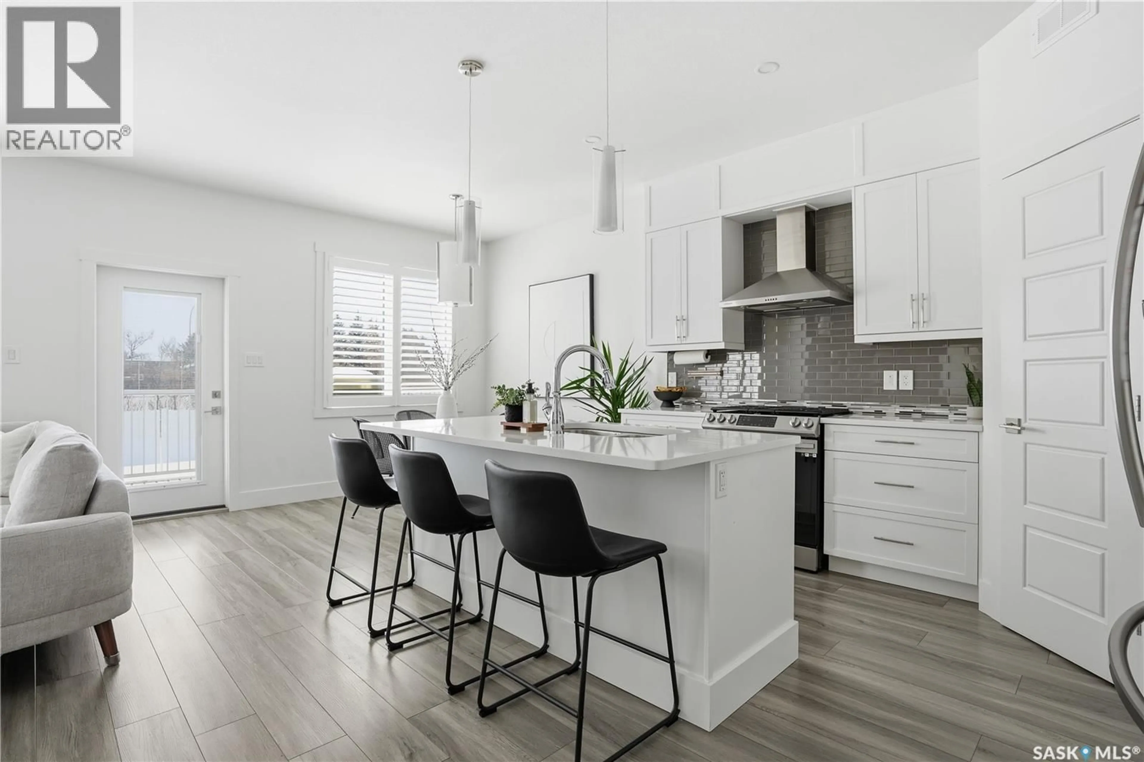 Open concept kitchen, ceramic/tile floor for 1037 MAPLEWOOD DRIVE, Moose Jaw Saskatchewan S6J0E4