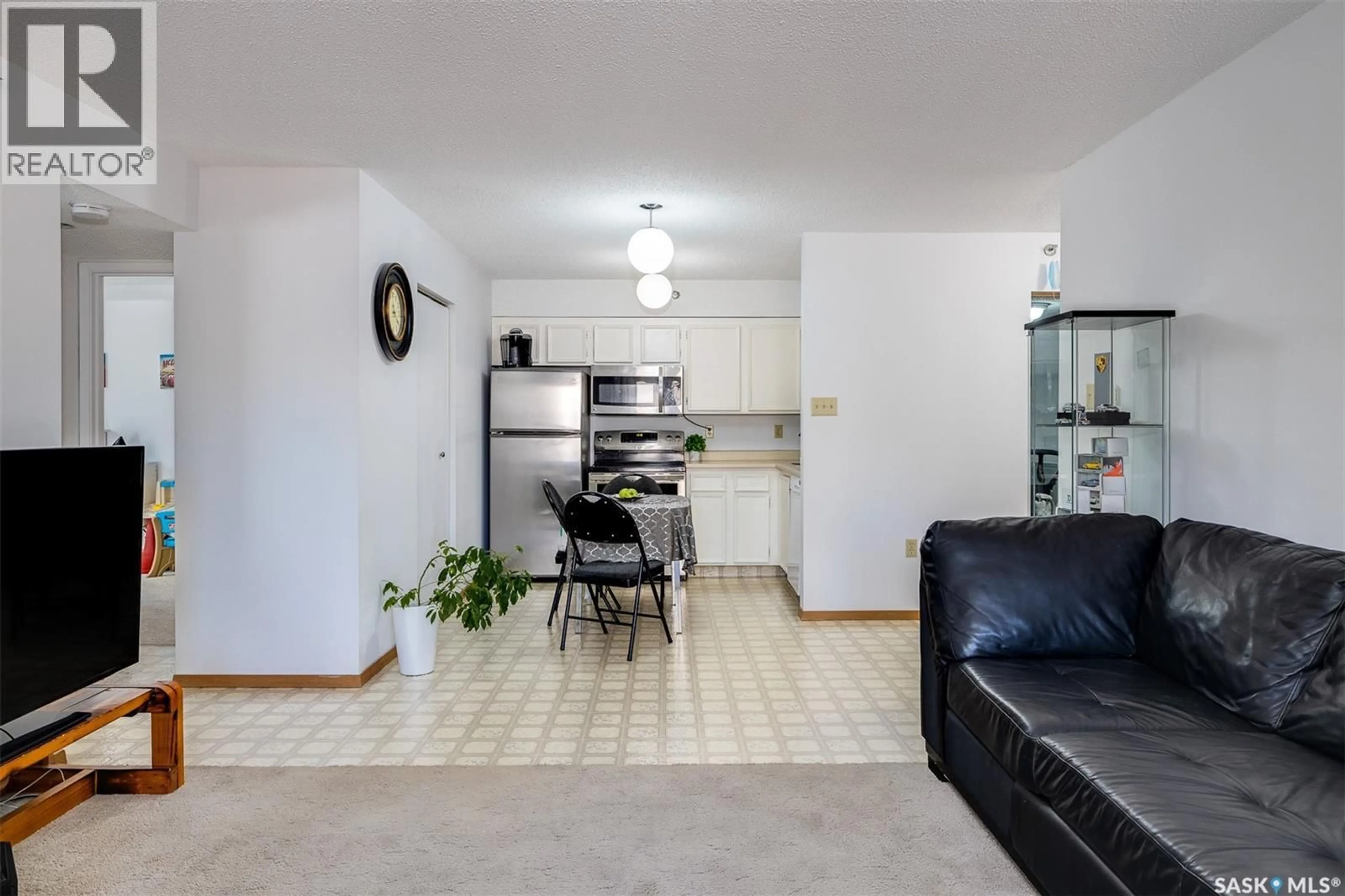 Living room with furniture, unknown for 405 - 305 5TH AVENUE N, Saskatoon Saskatchewan S7K6Z3