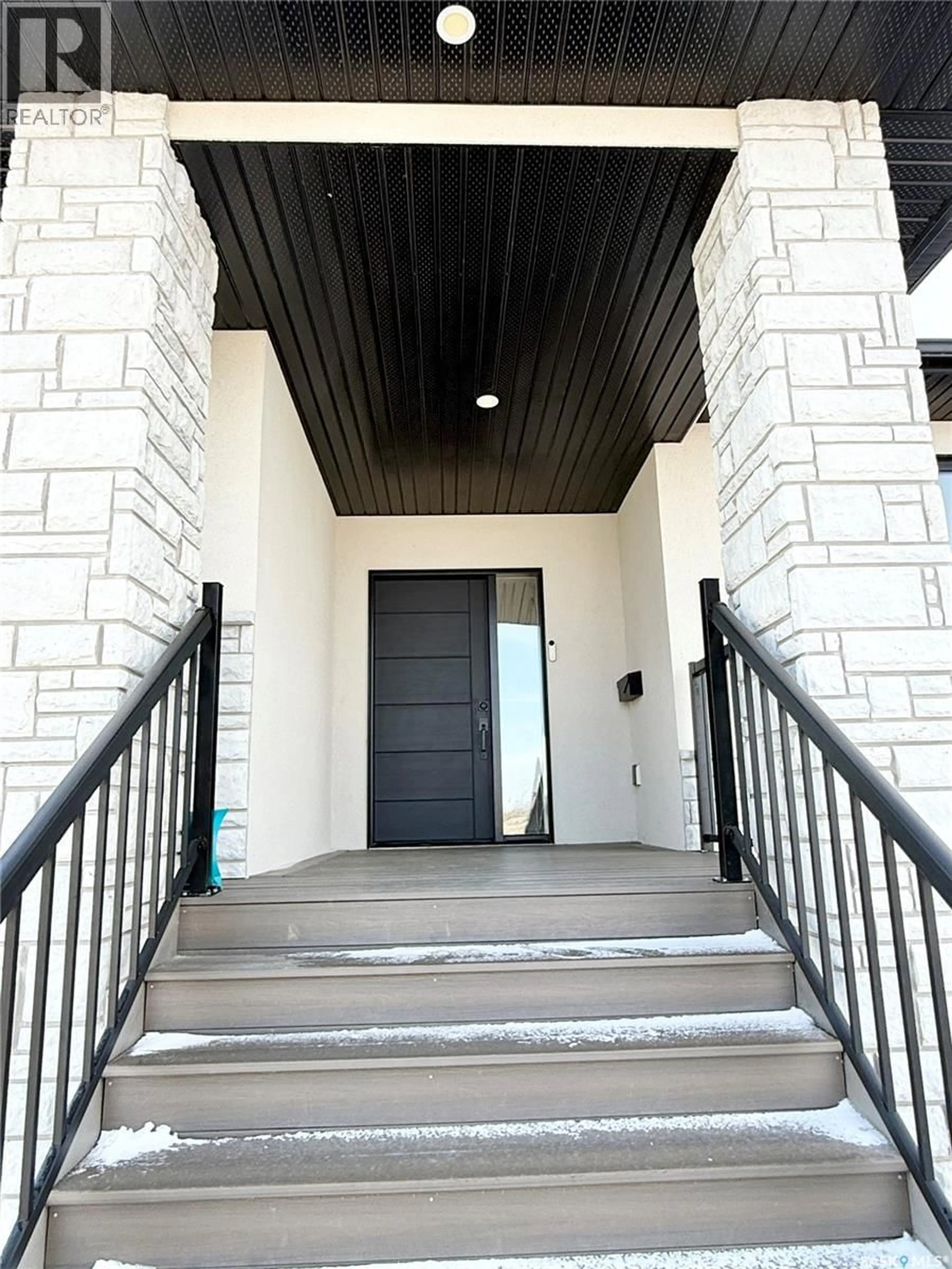 Indoor entryway for 150 DELAET DRIVE, Weyburn Saskatchewan S4H3B9