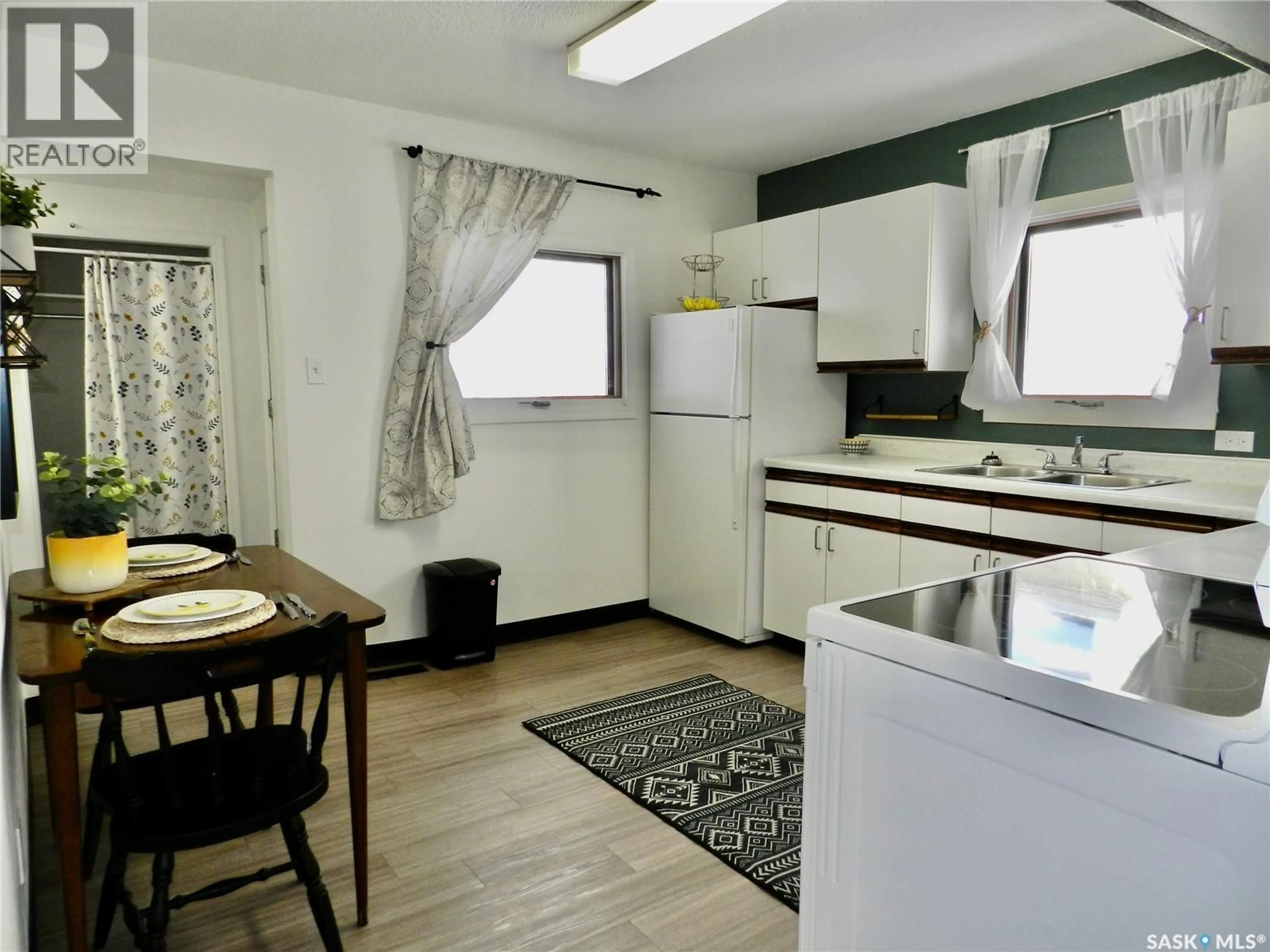 Standard kitchen, unknown for 1030 HOCHELAGA STREET, Moose Jaw Saskatchewan S6H2H9