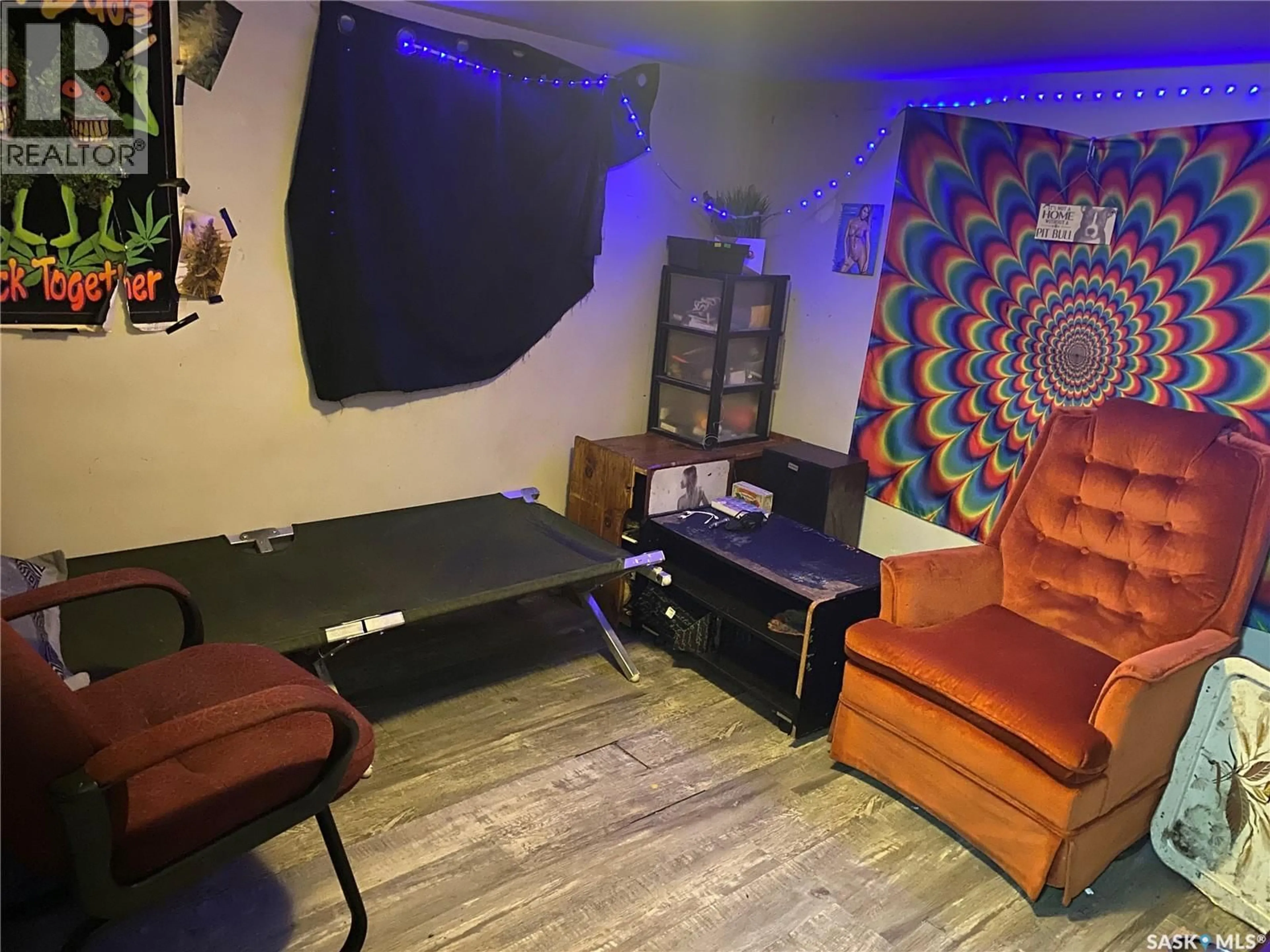 A pic of a room for 201 U AVENUE, Saskatoon Saskatchewan S7M3C1