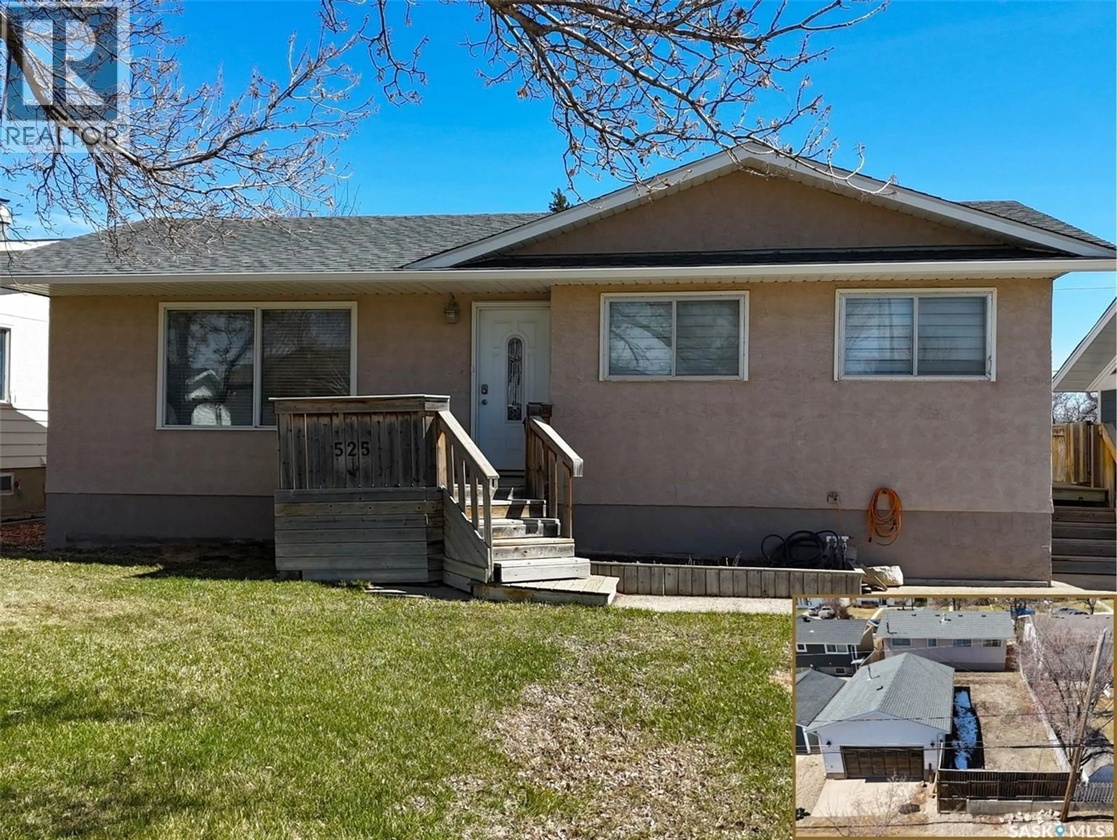 Home with vinyl exterior material, street for 525 6TH AVENUE, Swift Current Saskatchewan S9H0Y4