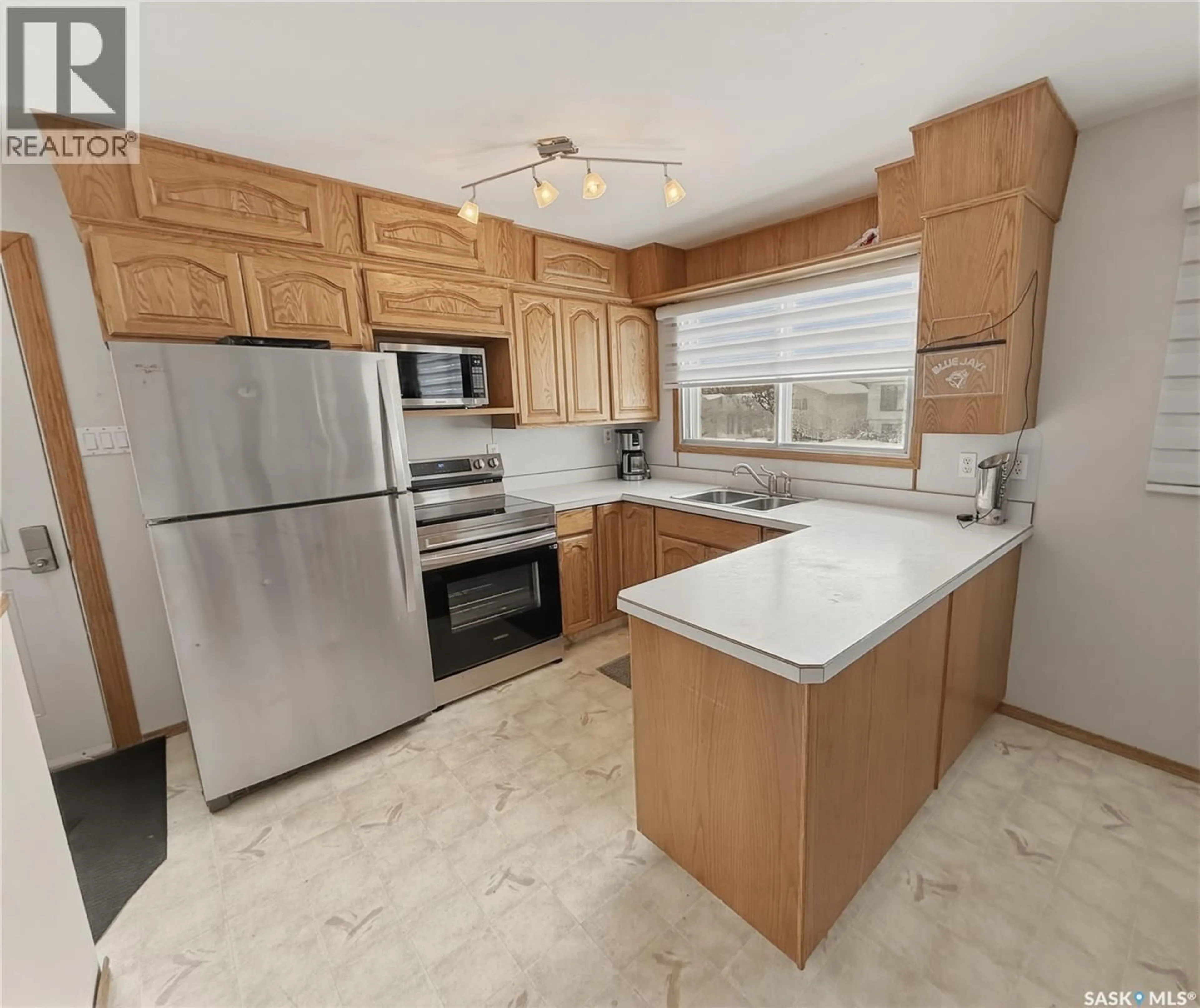 Standard kitchen, unknown for 525 6TH AVENUE, Swift Current Saskatchewan S9H0Y4