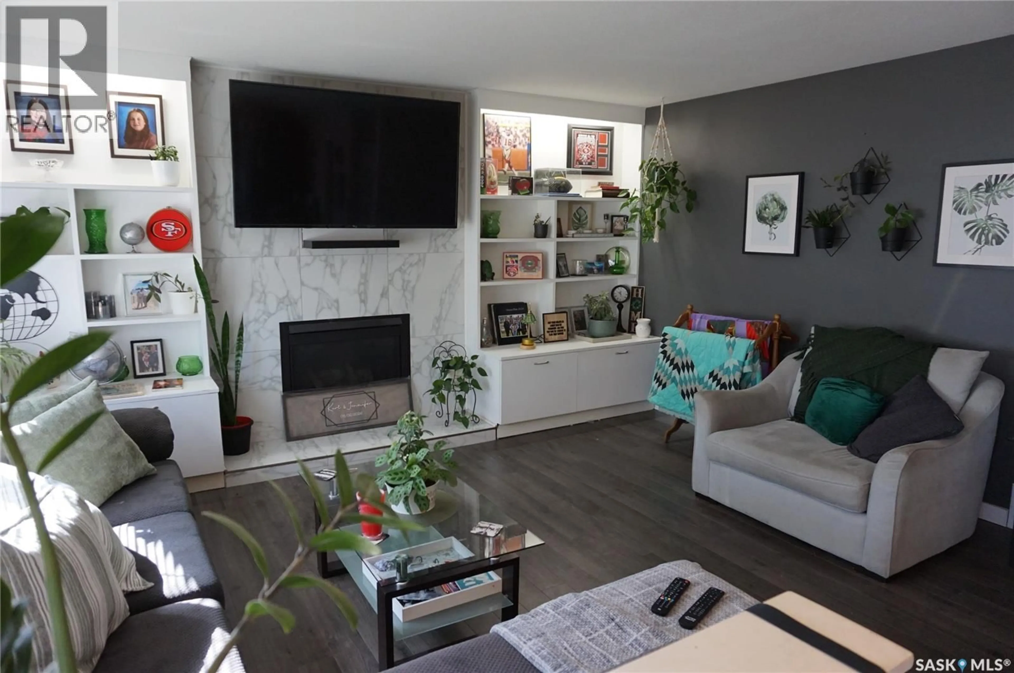 Living room with furniture, wood/laminate floor for 91 PLANT CRESCENT, Regina Saskatchewan S4N5C2
